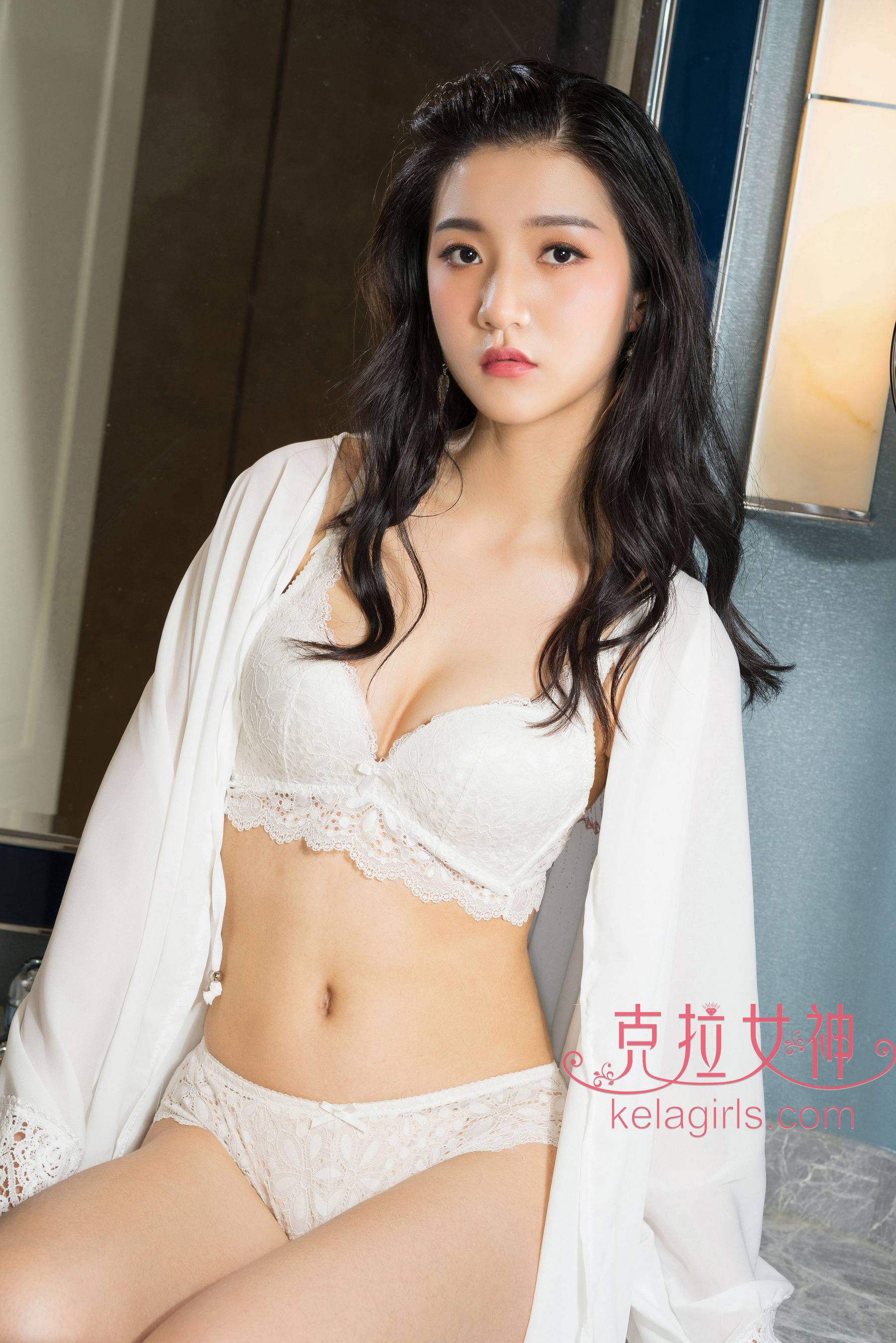 倩倩《韶颜稚齿》 [克拉女神Kelagirls]Xiuren秀人写真高清美女套图写真下载-看套图看套图