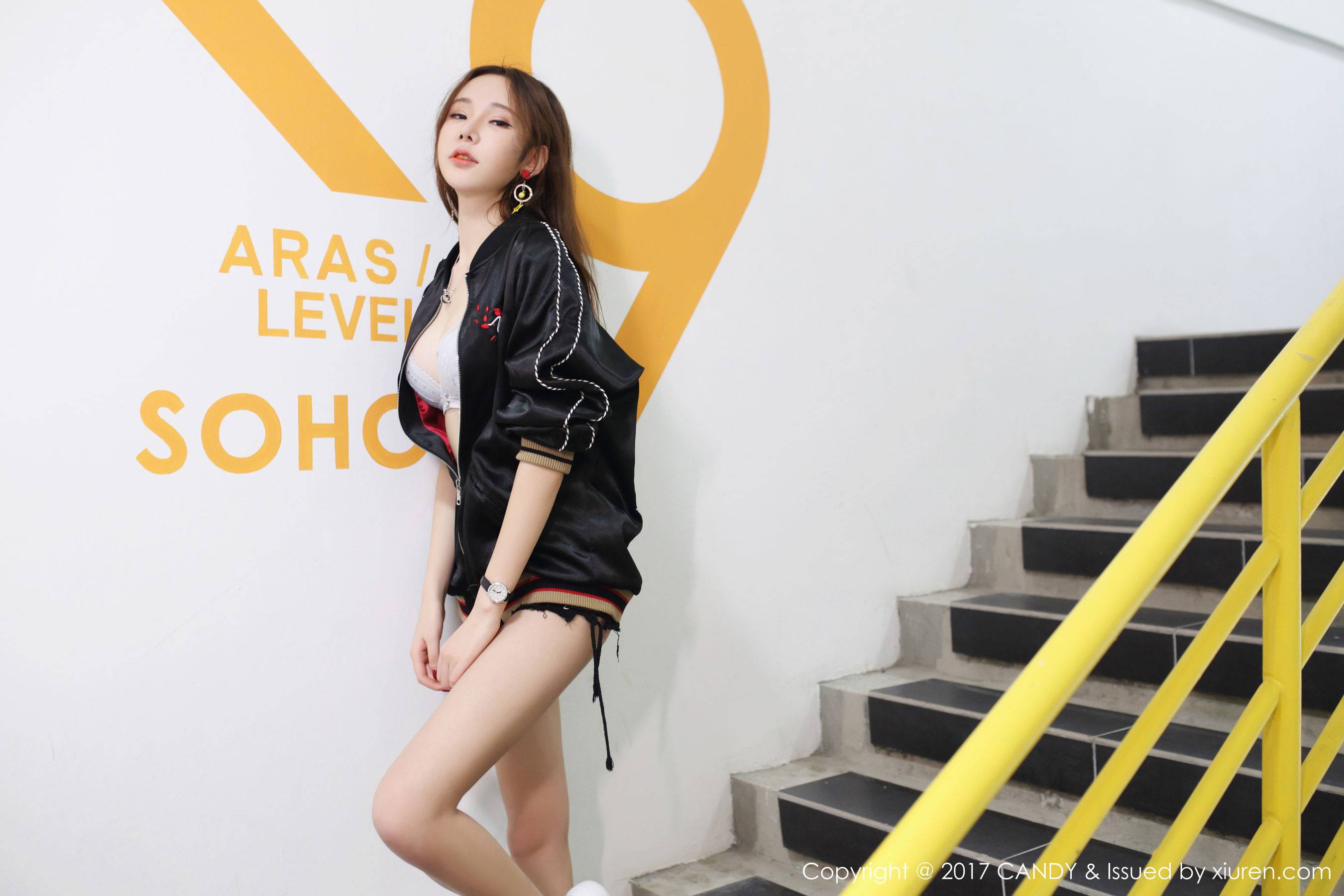 萌琪琪Irene《运动装+白色比基尼》 [网红馆CANDY] VOL.044Xiuren秀人写真高清美女套图写真下载-看套图看套图