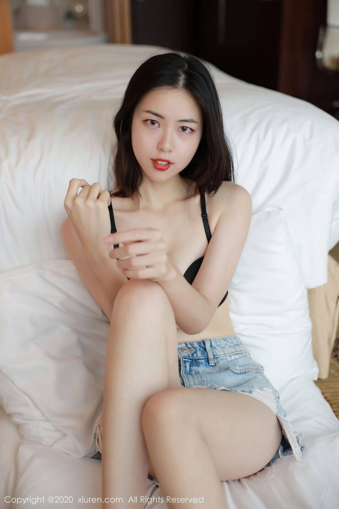 [秀人XIUREN] No.2397 噜噜妞儿Xiuren秀人写真高清美女套图写真下载-看套图看套图
