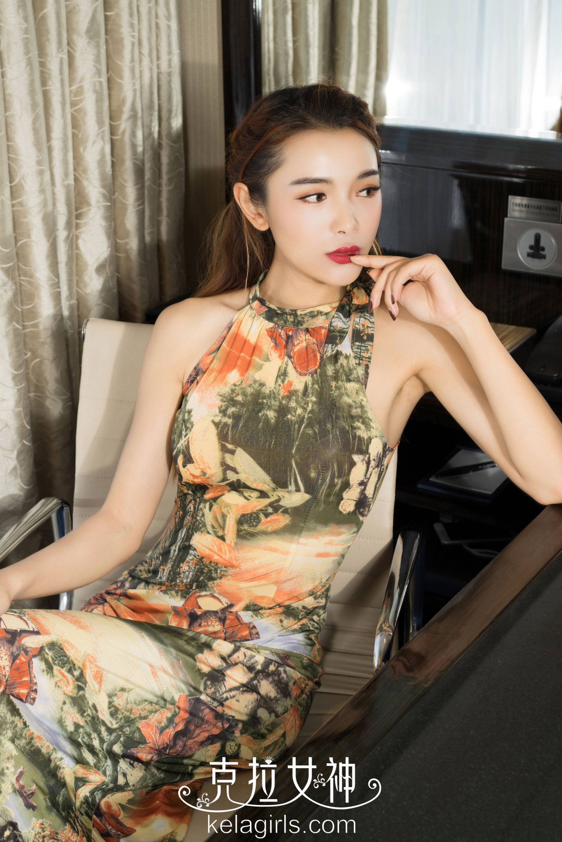 曼琼《西双版纳风情》 [克拉女神]Xiuren秀人写真高清美女套图写真下载-看套图看套图