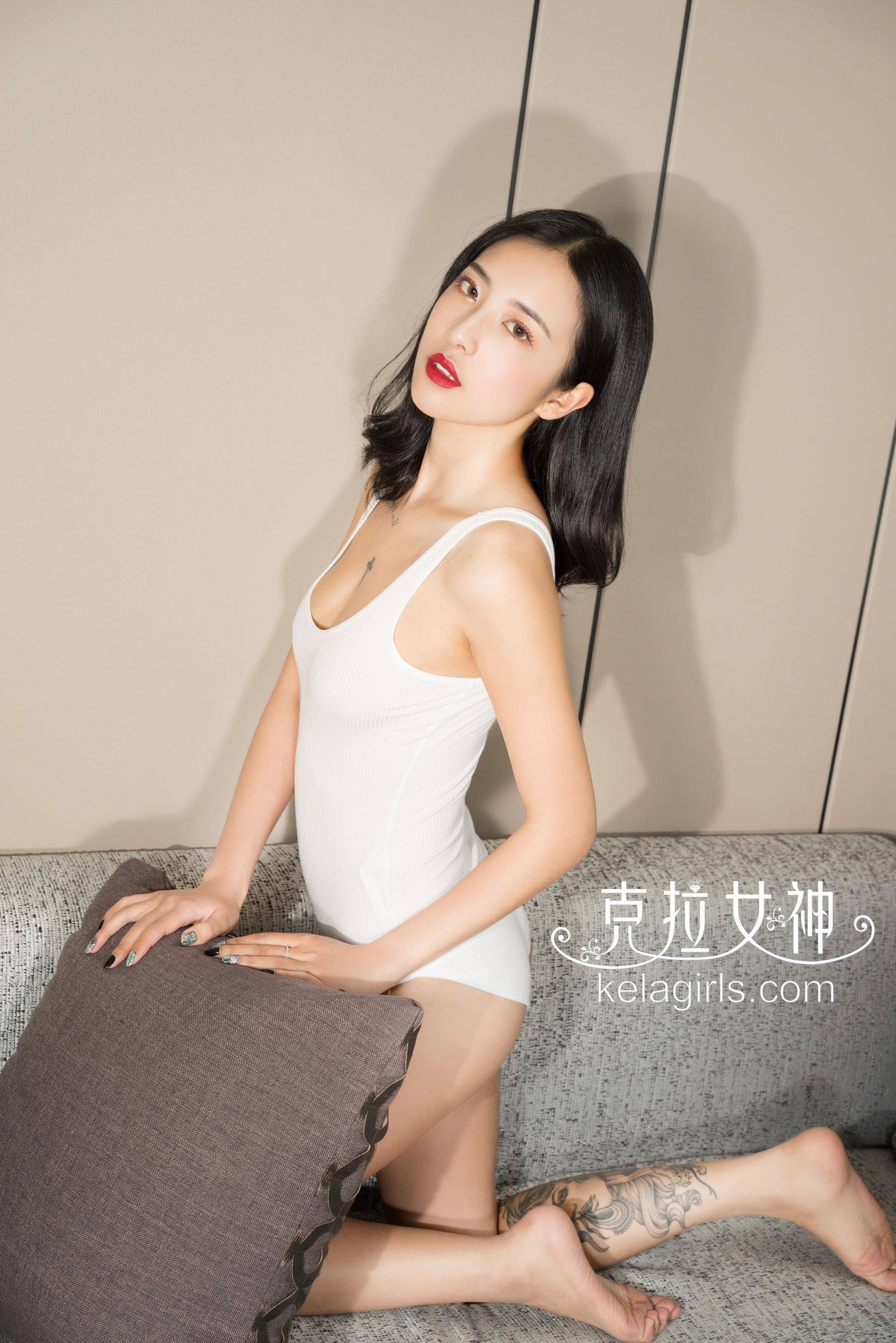 凌雪《赤足行者》 [克拉女神]Xiuren秀人写真高清美女套图写真下载-看套图看套图