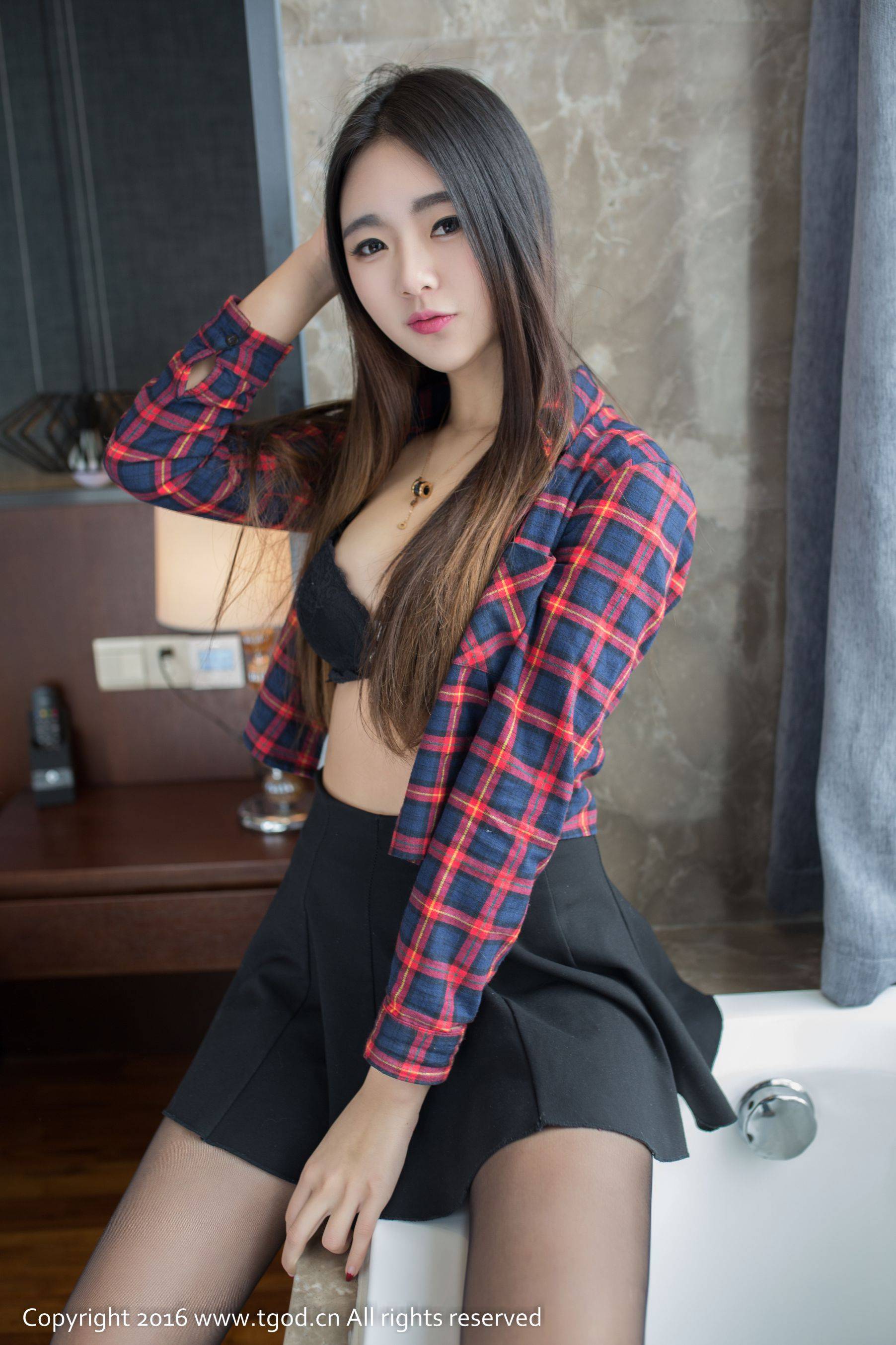 可乐Vicky《甜心萝莉 纯情少女、满满都是欲望》 [推女神TGOD]Xiuren秀人写真高清美女套图写真下载-看套图看套图