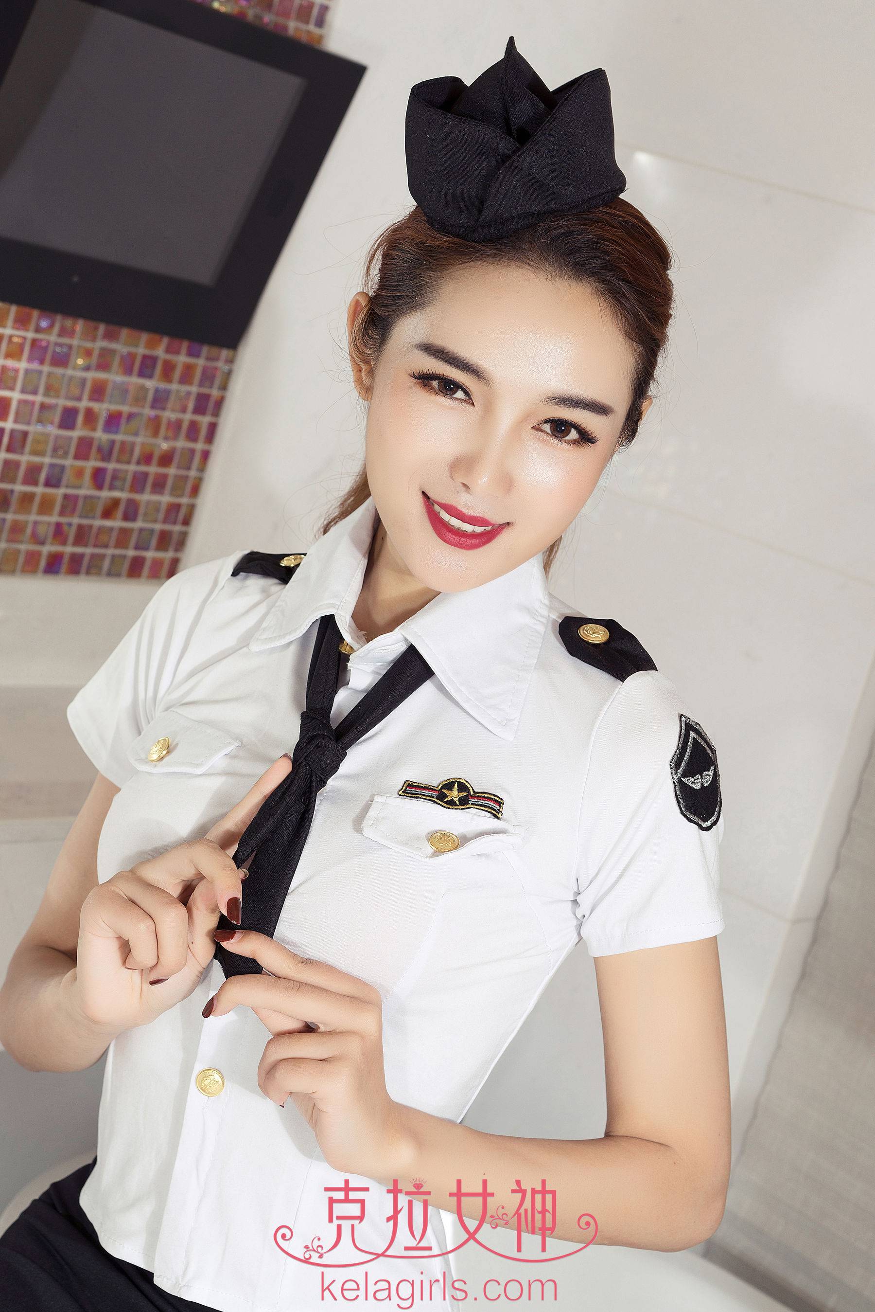 曼琼《不爱红装爱武装》 [克拉女神]Xiuren秀人写真高清美女套图写真下载-看套图看套图
