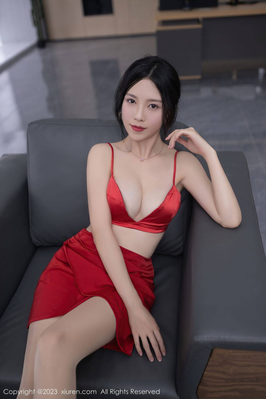 [XiuRen秀人网] No.6189 利世 短裙美腿Xiuren秀人写真高清美女套图写真下载-看套图看套图