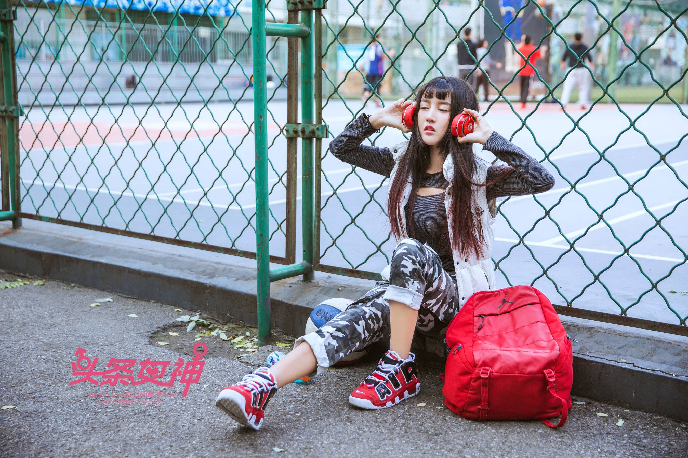 大晗《你的篮球宝贝女友》 [头条女神Toutiaogirls]Xiuren秀人写真高清美女套图写真下载-看套图看套图