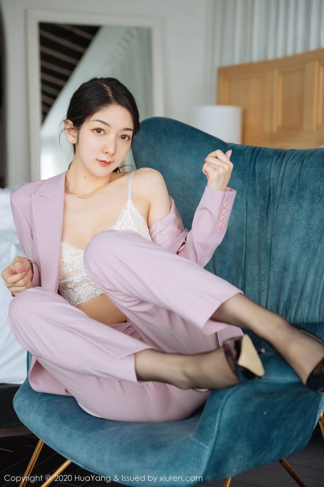 [花漾HuaYang] Vol.255 Angela小热巴Xiuren秀人写真高清美女套图写真下载-看套图看套图