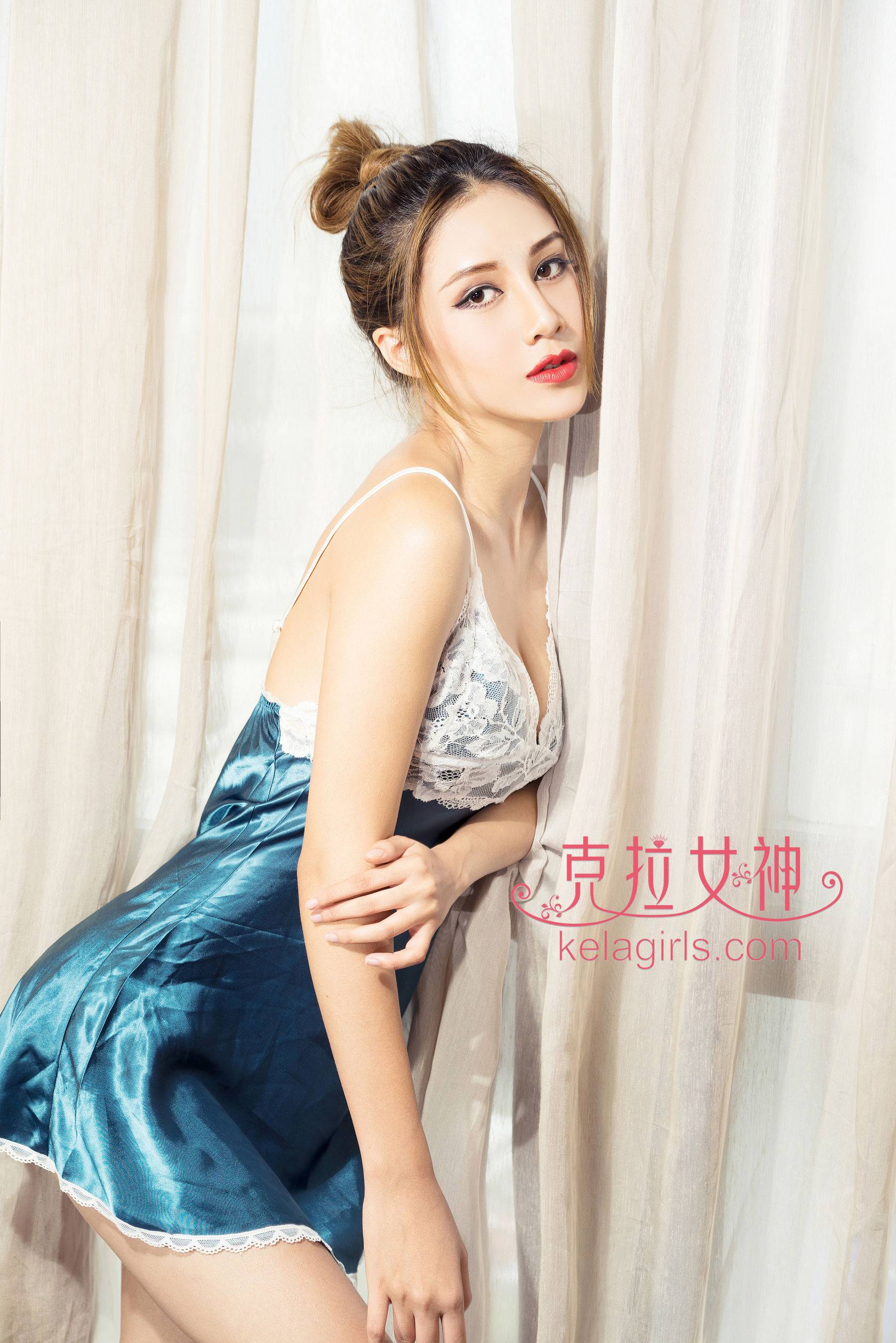 Abby《蓝丝夜寝春遗梦》 [克拉女神]Xiuren秀人写真高清美女套图写真下载-看套图看套图