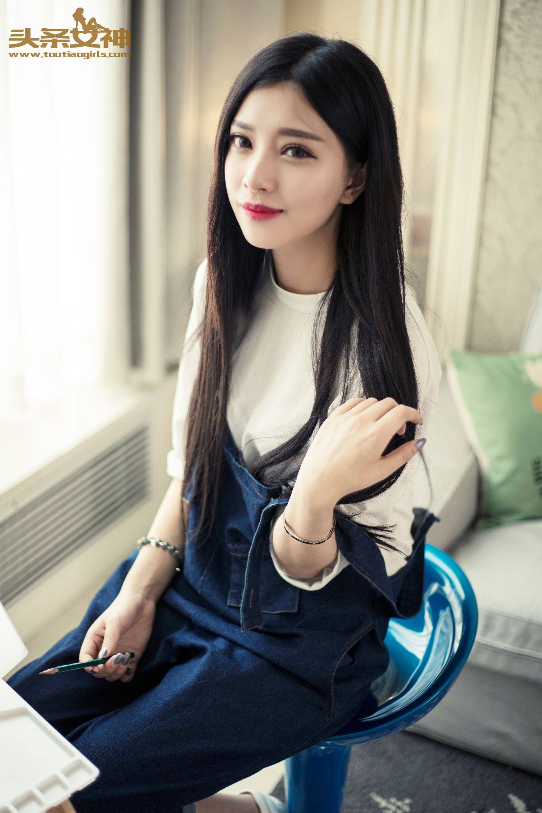 COCO《油画小学妹》 [头条女神]Xiuren秀人写真高清美女套图写真下载-看套图看套图