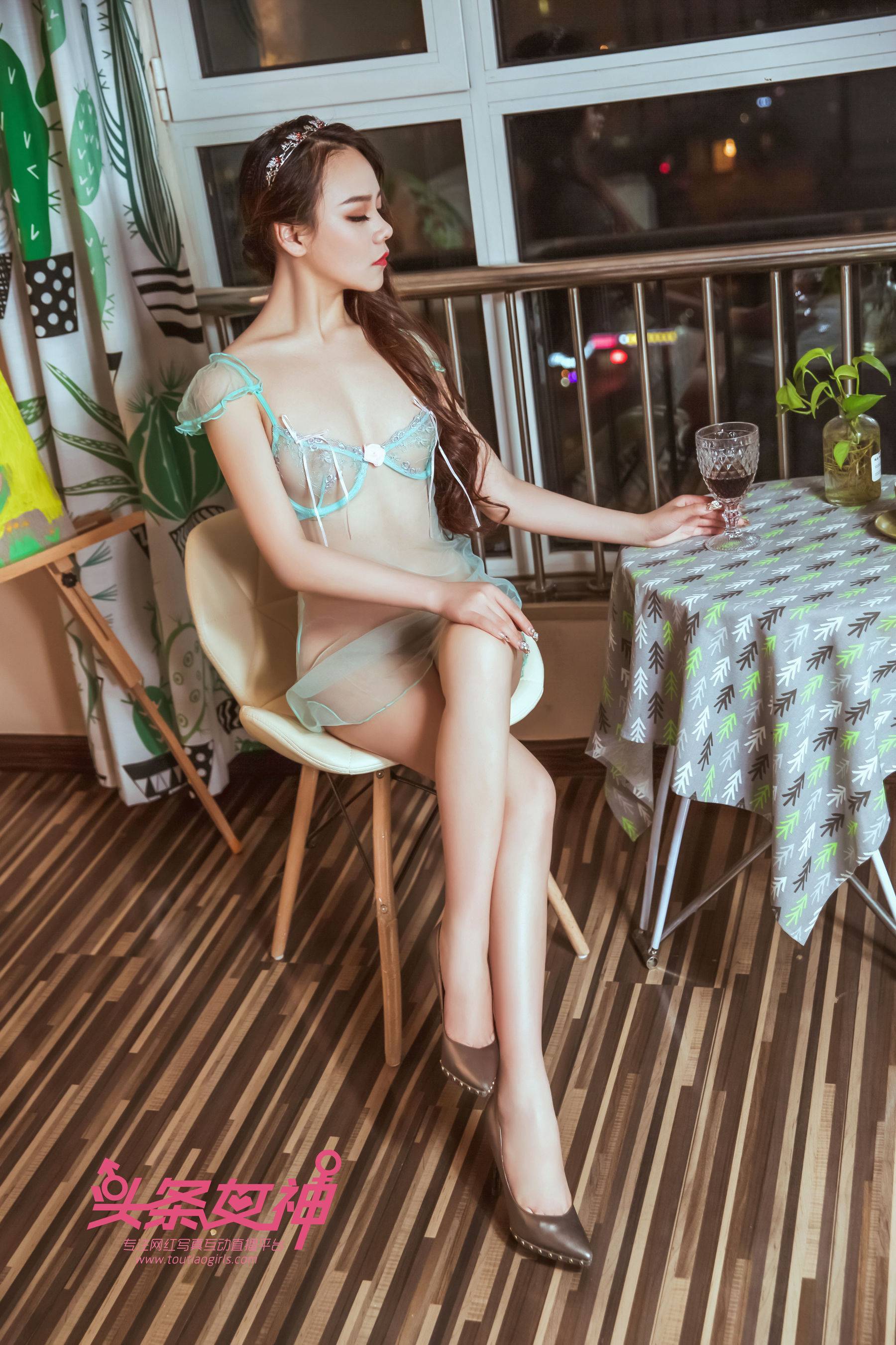 子兮《芳草绿纱 仲夏绿萍》 [头条女神Toutiaogirls]Xiuren秀人写真高清美女套图写真下载-看套图看套图