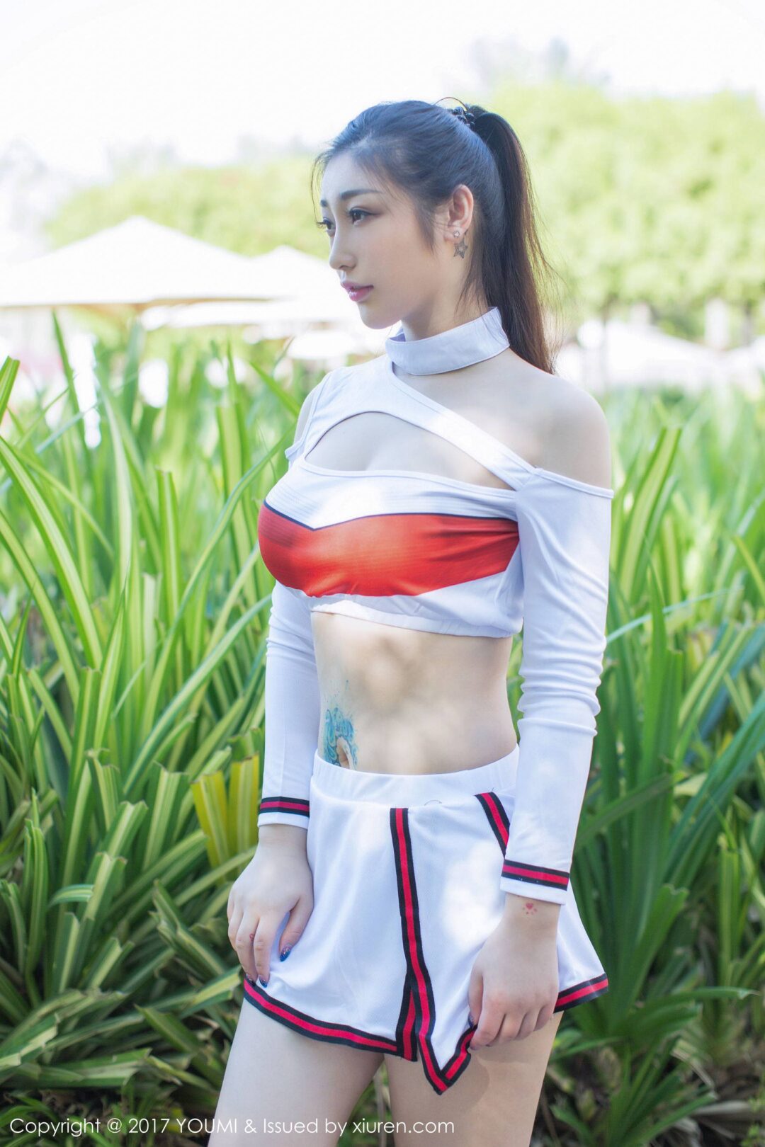 妲己_Toxic《制服+真空金属链》 [尤蜜荟YOUMI] VOL.090Xiuren秀人写真高清美女套图写真下载-看套图看套图