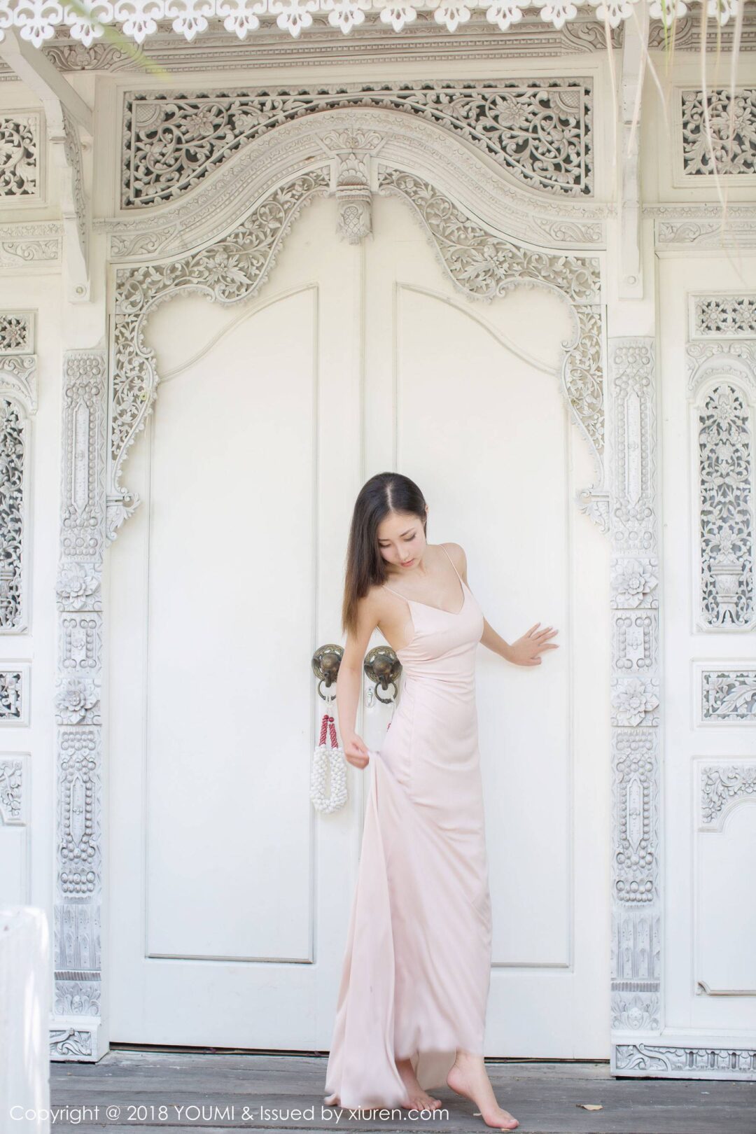 Yumi-尤美《优雅长裙+比基尼》 [尤蜜荟YouMi] Vol.156Xiuren秀人写真高清美女套图写真下载-看套图看套图