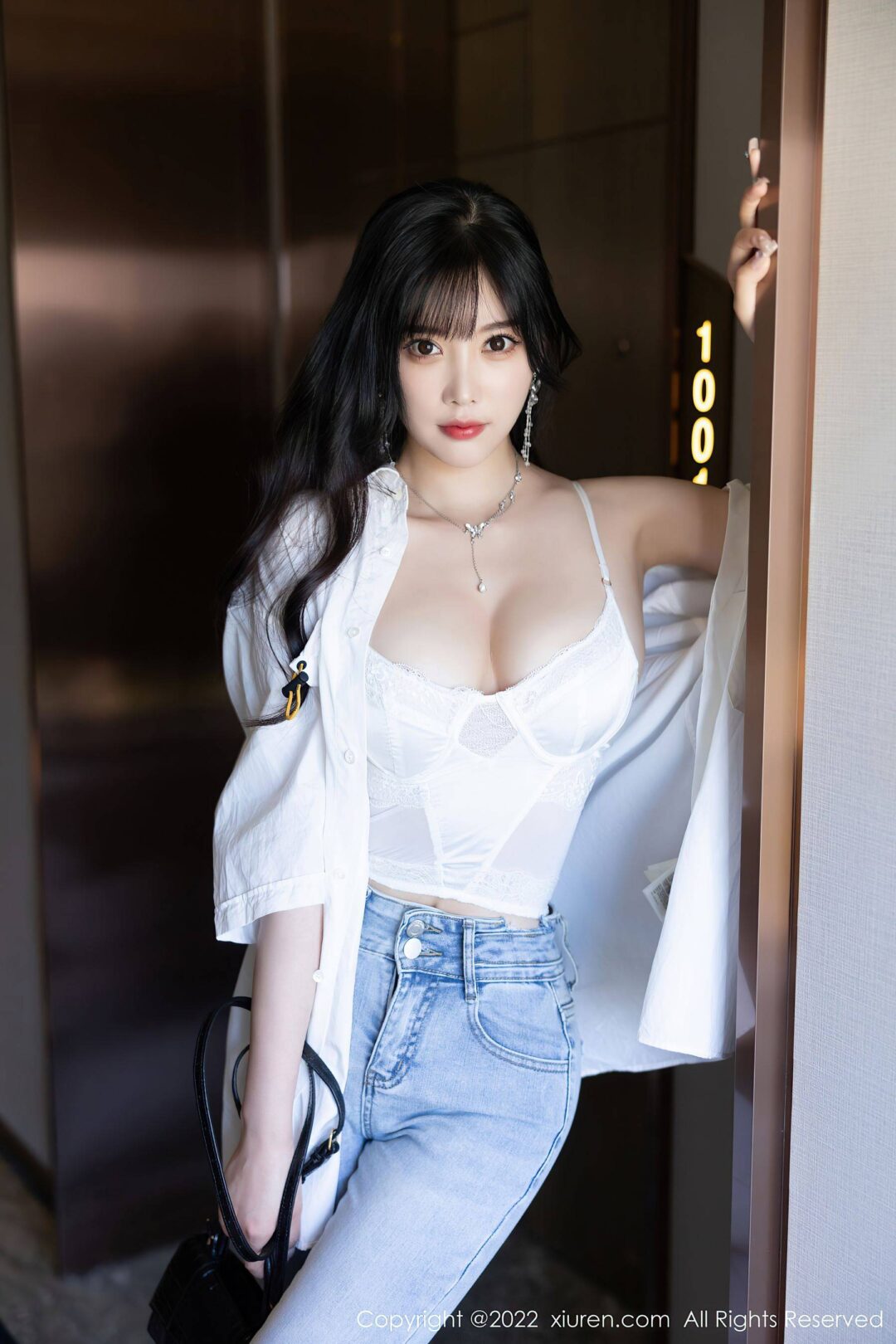 [XiuRen秀人网] No.5614 杨晨晨YomeXiuren秀人写真高清美女套图写真下载-看套图看套图