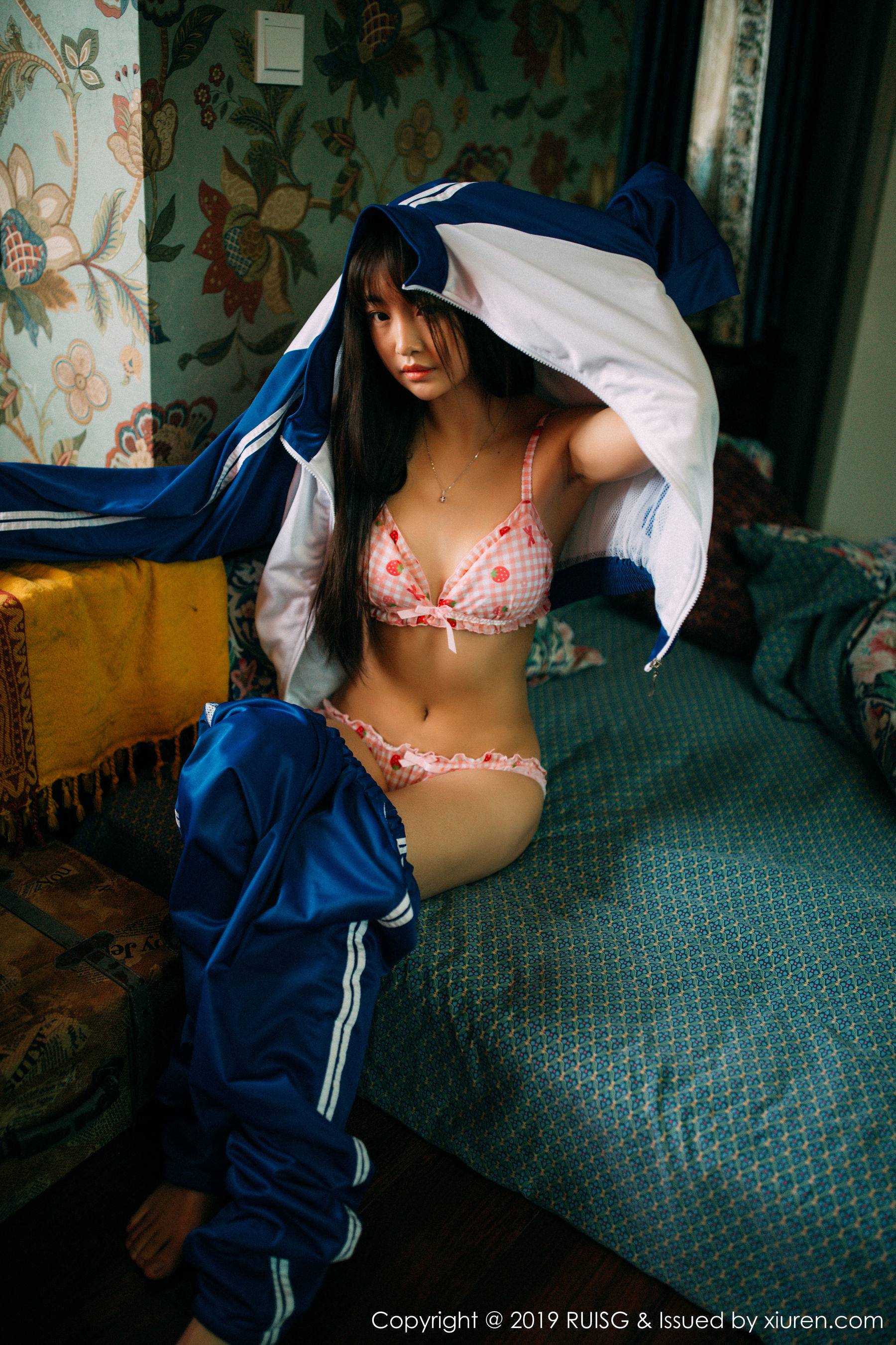 [瑞丝馆RUISG] Vol.069 圆圆DaphneXiuren秀人写真高清美女套图写真下载-看套图看套图