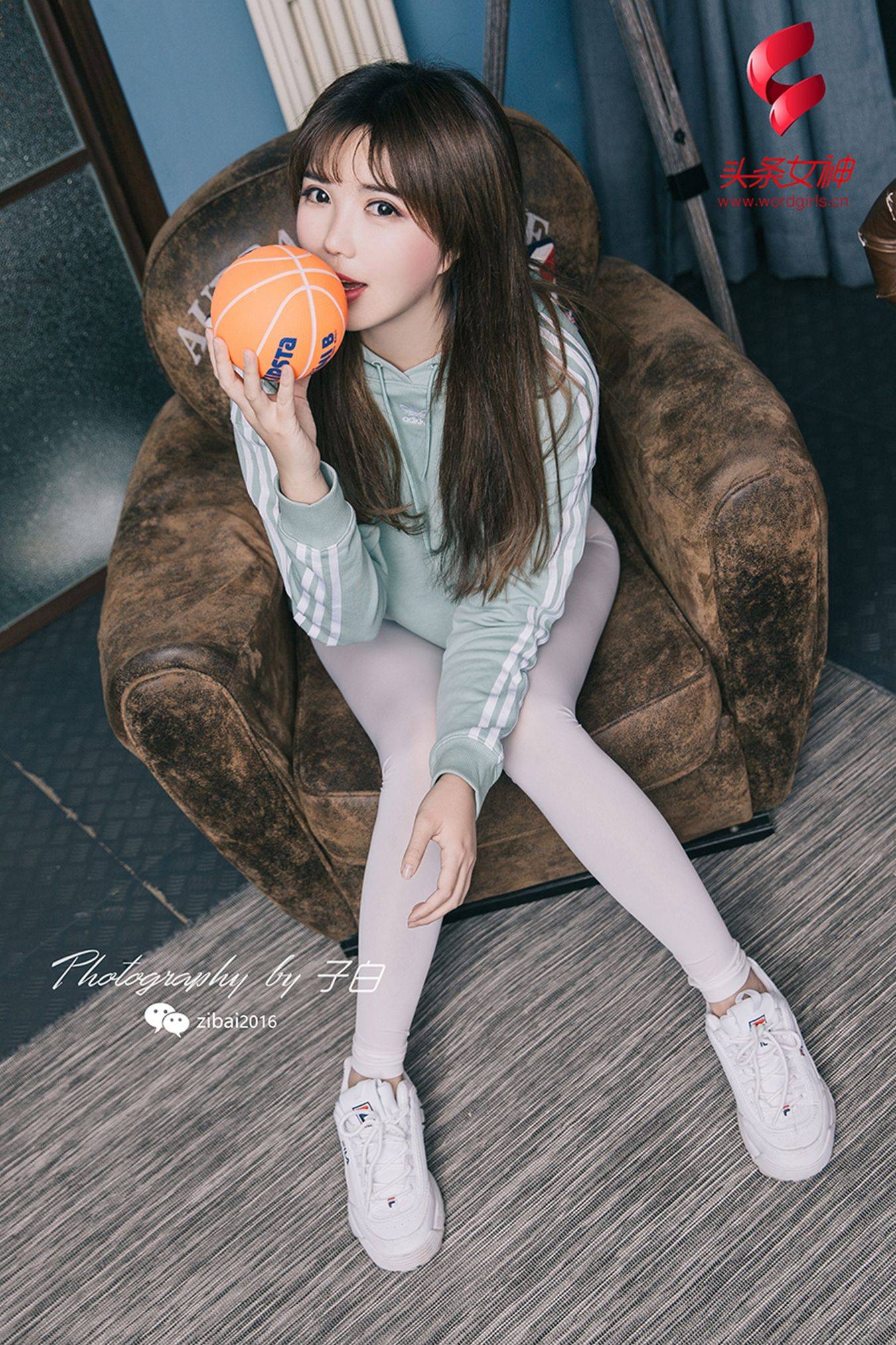 [头条女神TouTiao] 美伊 贤惠美少女Xiuren秀人写真高清美女套图写真下载-看套图看套图