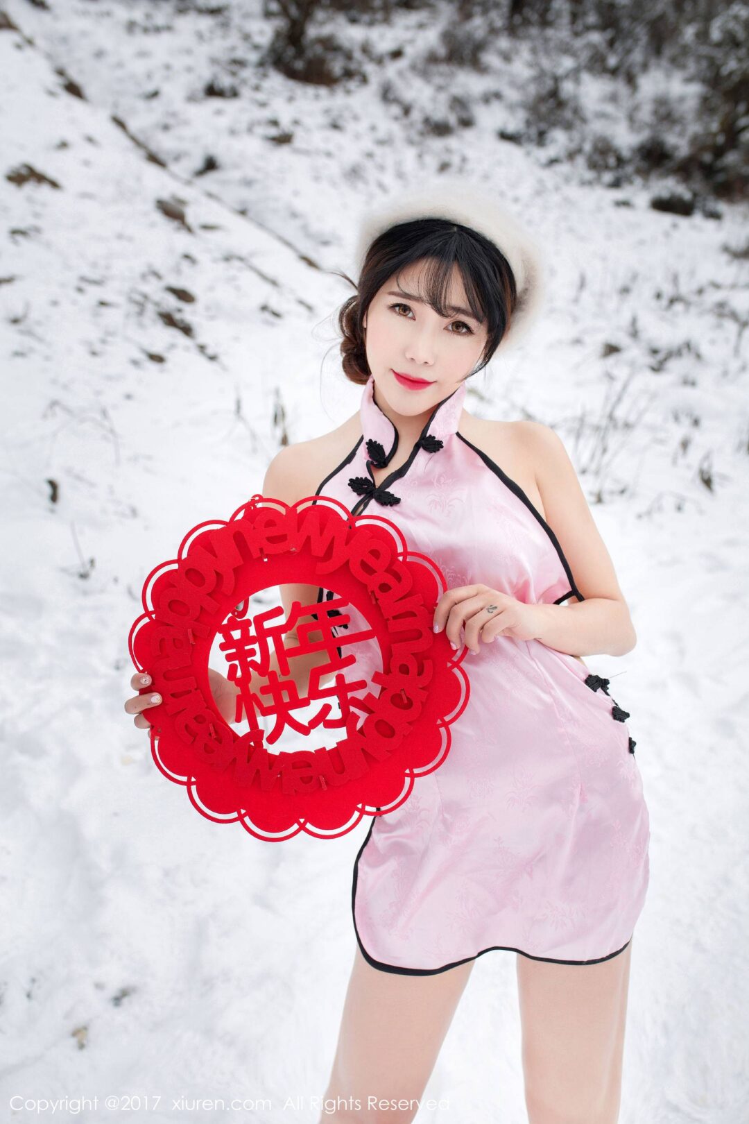 兜豆靓Youlina《新年贺岁》 [秀人网XIUREN] No.686Xiuren秀人写真高清美女套图写真下载-看套图看套图