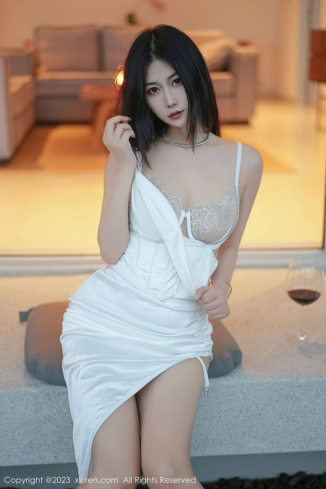 [XiuRen秀人网] No.6729 laura阿姣 妩媚美腿Xiuren秀人写真高清美女套图写真下载-看套图看套图
