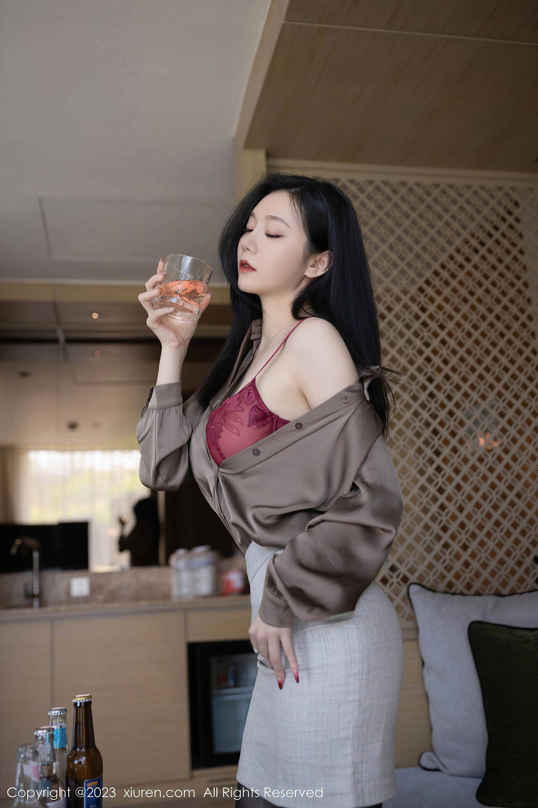 [XiuRen秀人网] No.6951 安然anran 短裙黑丝Xiuren秀人写真高清美女套图写真下载-看套图看套图