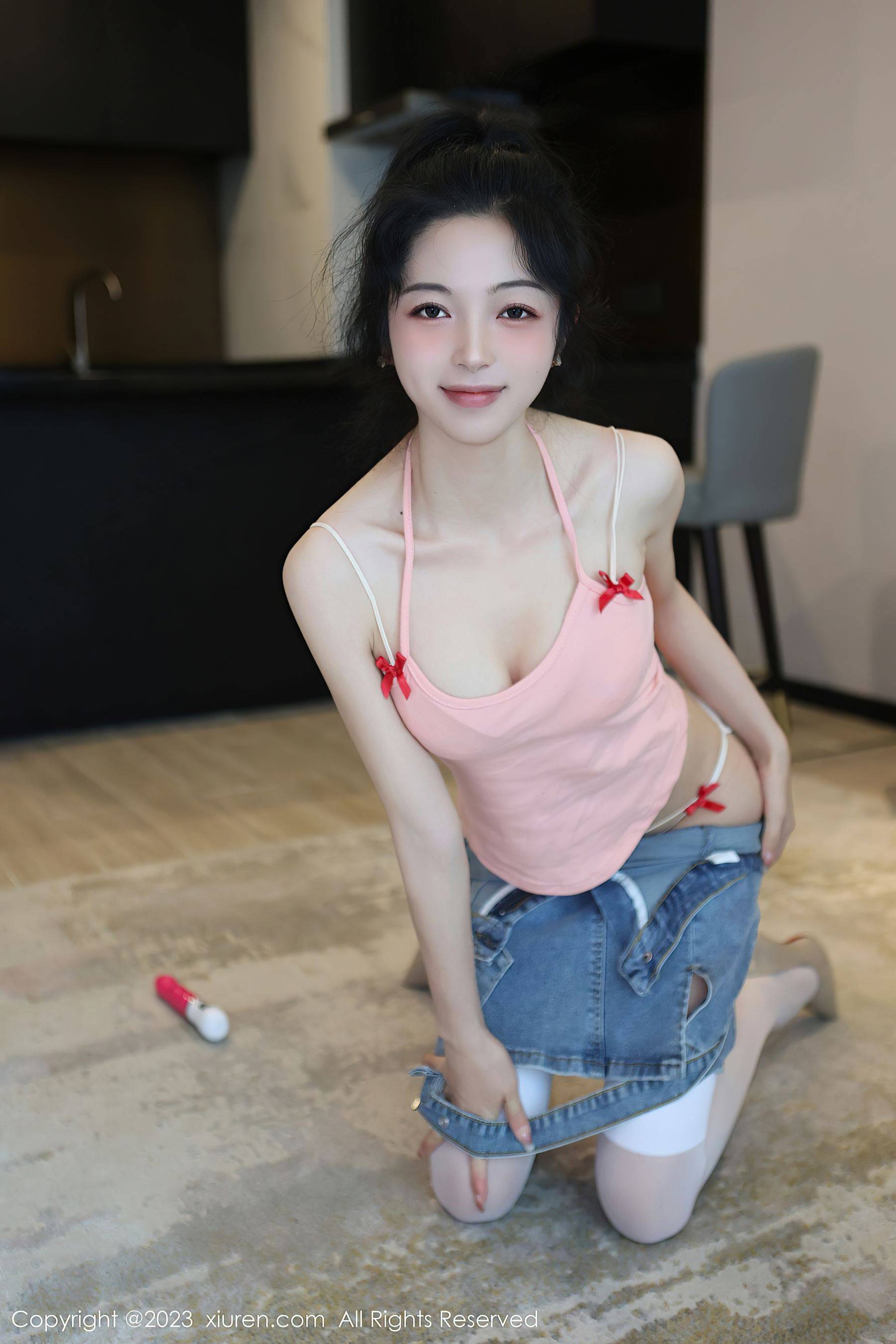 [XiuRen秀人网] No.6816 茜茜Kimi 丝袜美腿Xiuren秀人写真高清美女套图写真下载-看套图看套图