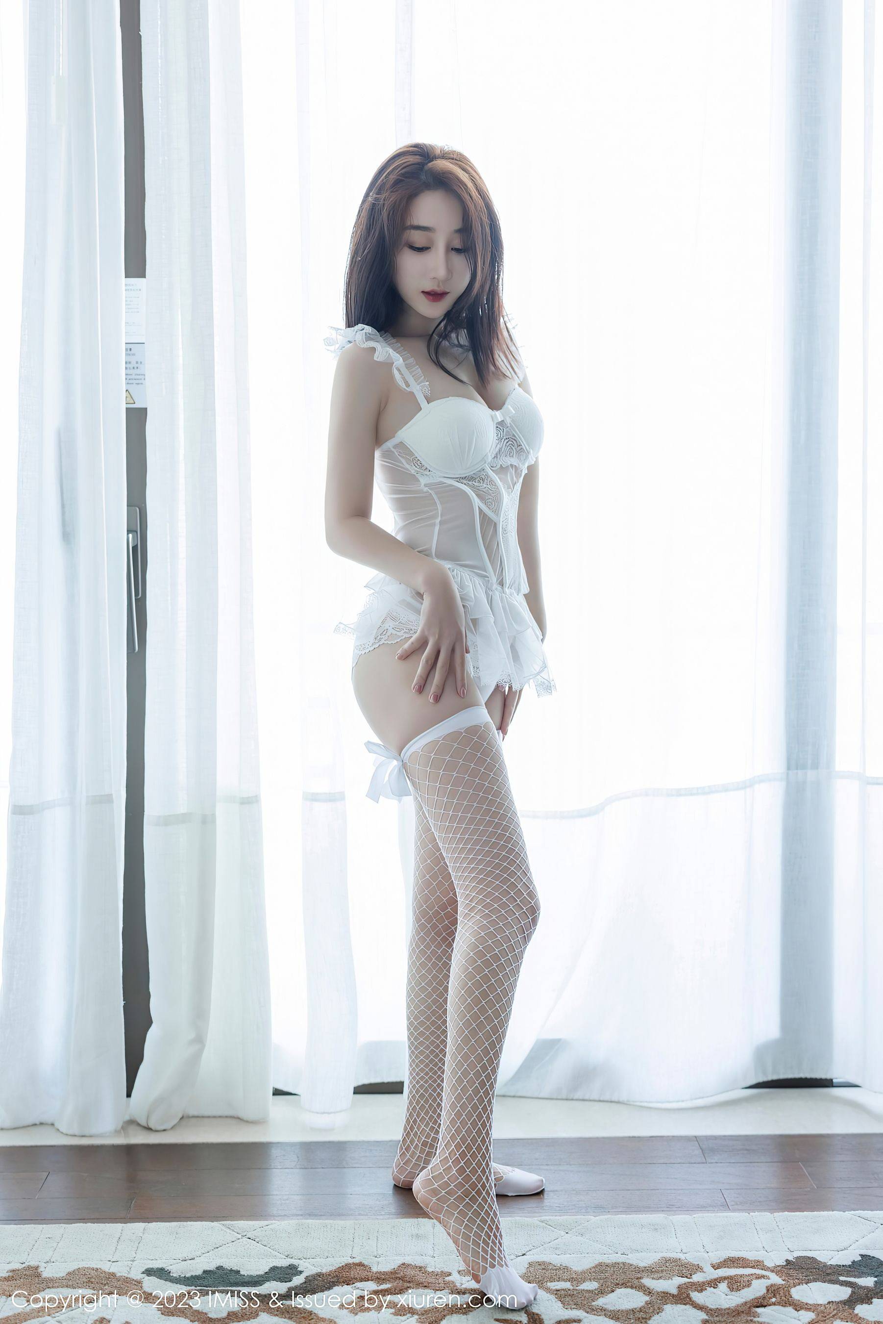 [IMISS爱蜜社] VOL.733 九月生__ 美腿丝袜Xiuren秀人写真高清美女套图写真下载-看套图看套图