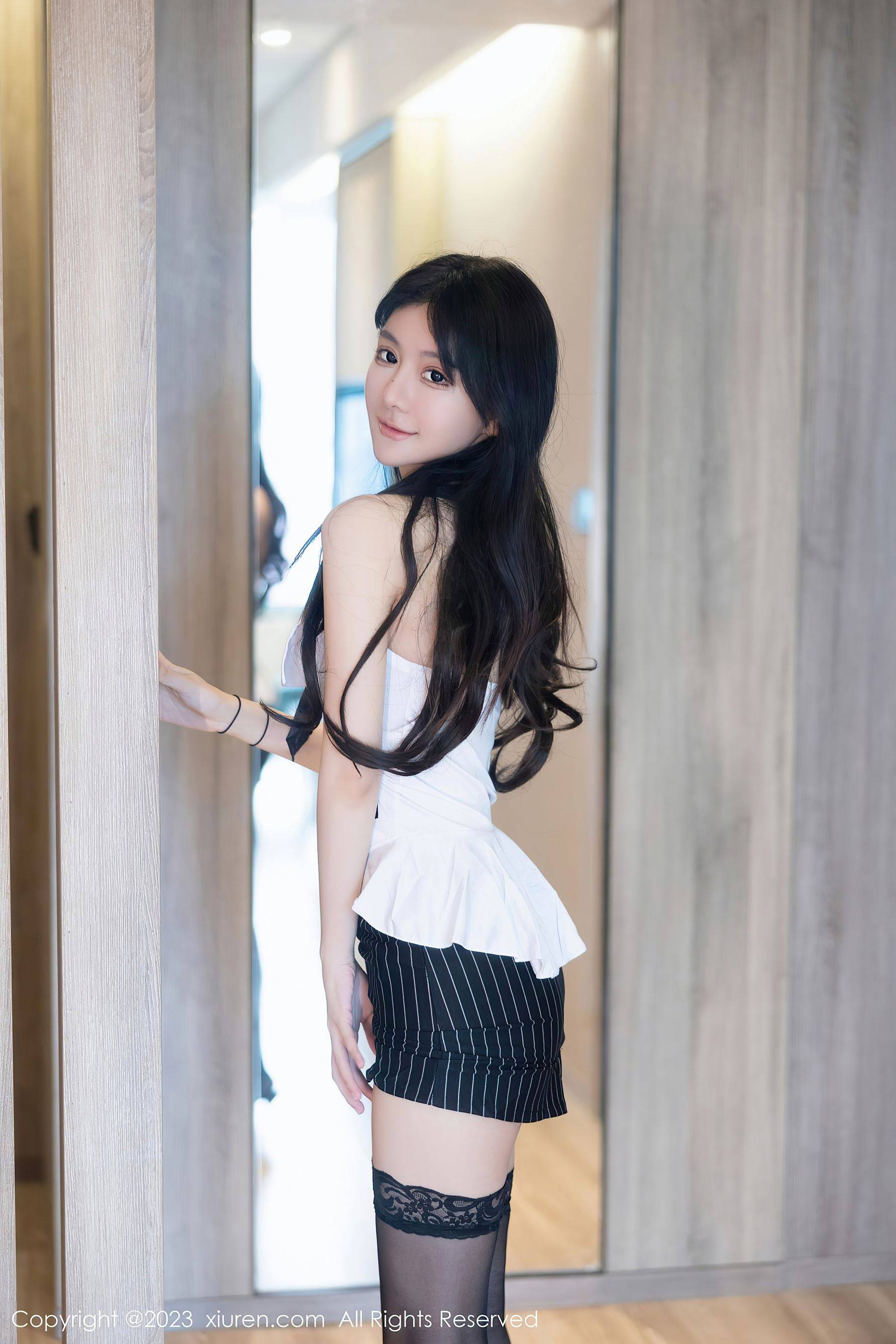 [XiuRen秀人网] No.7047 幼幼 黑丝美腿Xiuren秀人写真高清美女套图写真下载-看套图看套图