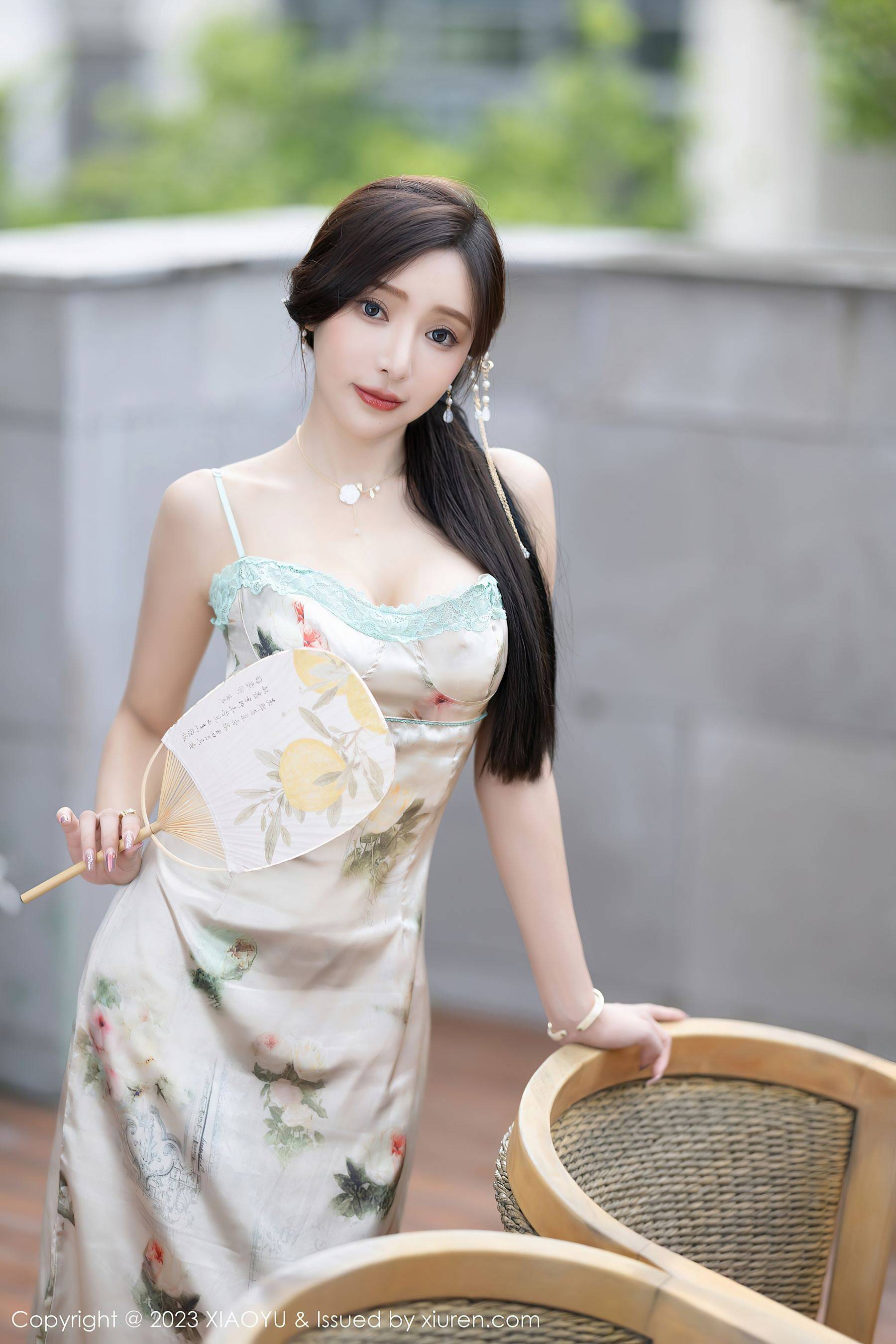 [XIAOYU语画界] VOL.1097 王馨瑶yanni 长裙美腿Xiuren秀人写真高清美女套图写真下载-看套图看套图