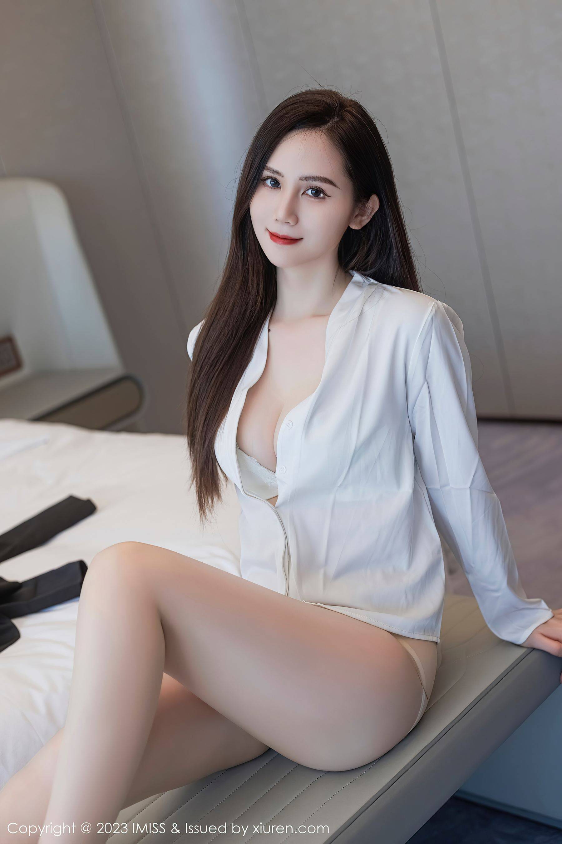 [IMISS爱蜜社] VOL.739 SISY思 OL美腿Xiuren秀人写真高清美女套图写真下载-看套图看套图