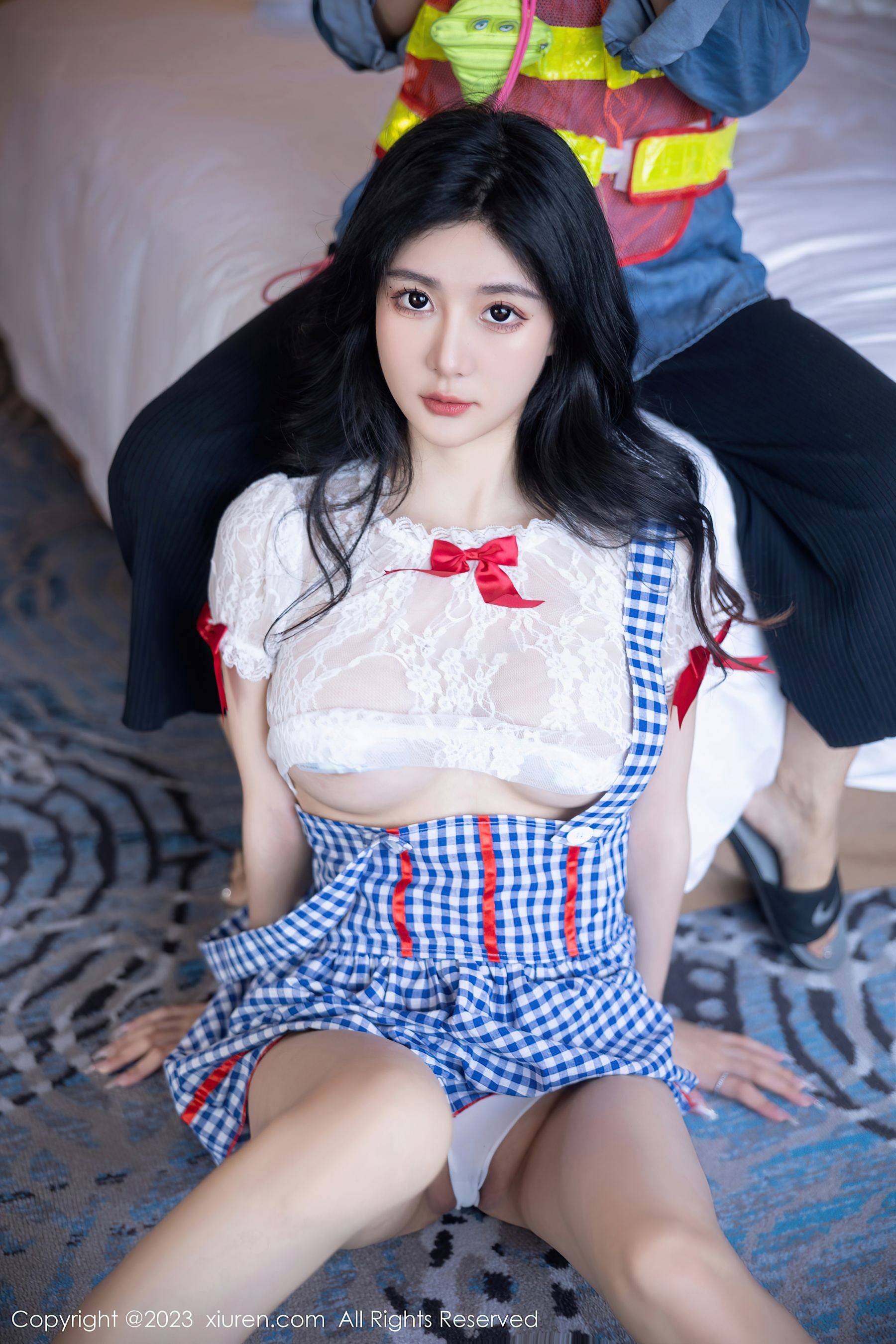 [XiuRen秀人网] No.7509 幼幼 清纯美腿Xiuren秀人写真高清美女套图写真下载-看套图看套图