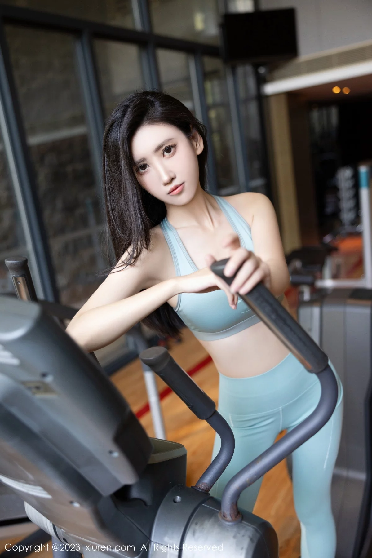 [XiuRen秀人网]No.7810_模特章芃芃健身场所性感绿灰运动瑜伽服饰秀完美身材诱惑写真80PXiuren秀人写真高清美女套图写真下载-看套图看套图