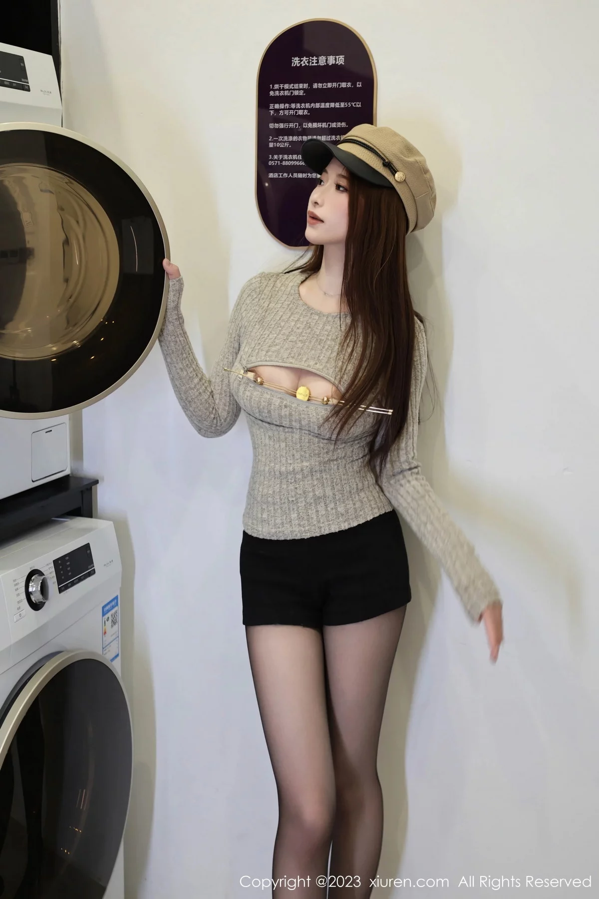 [XiuRen秀人网]No.7790_模特月酱儿性感灰色开胸衣配黑短裤露超薄黑丝秀美腿诱惑写真73PXiuren秀人写真高清美女套图写真下载-看套图看套图