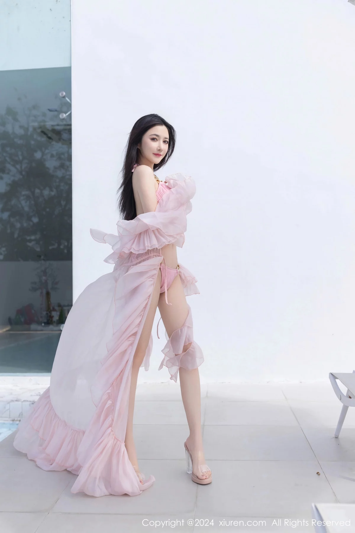 [XiuRen秀人网]No.7920_模特鱼子酱Fish泳池边性感粉色比基尼服饰秀曼妙身姿诱惑写真81PXiuren秀人写真高清美女套图写真下载-看套图看套图