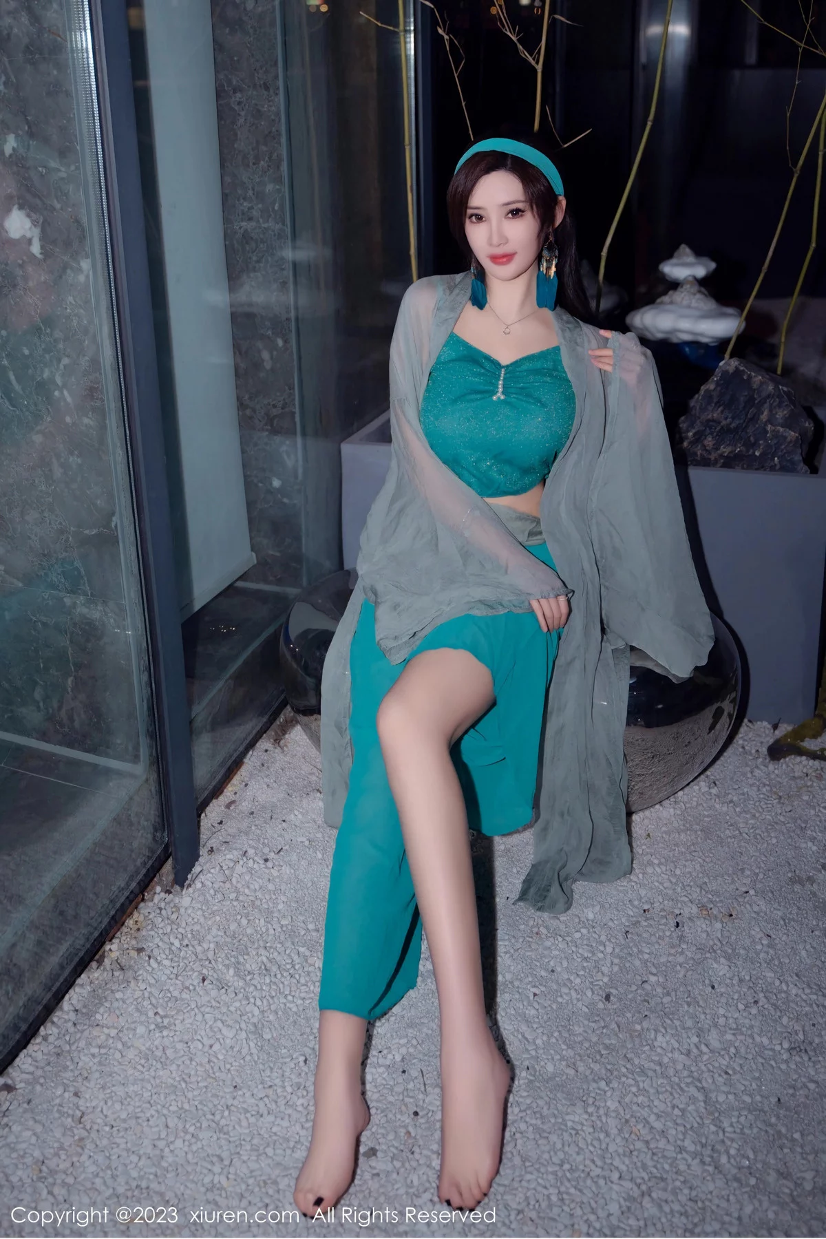 [XiuRen秀人网]No.7886_女神Carol周妍希温泉主题性感墨绿服饰秀丰满身材迷人诱惑写真58PXiuren秀人写真高清美女套图写真下载-看套图看套图