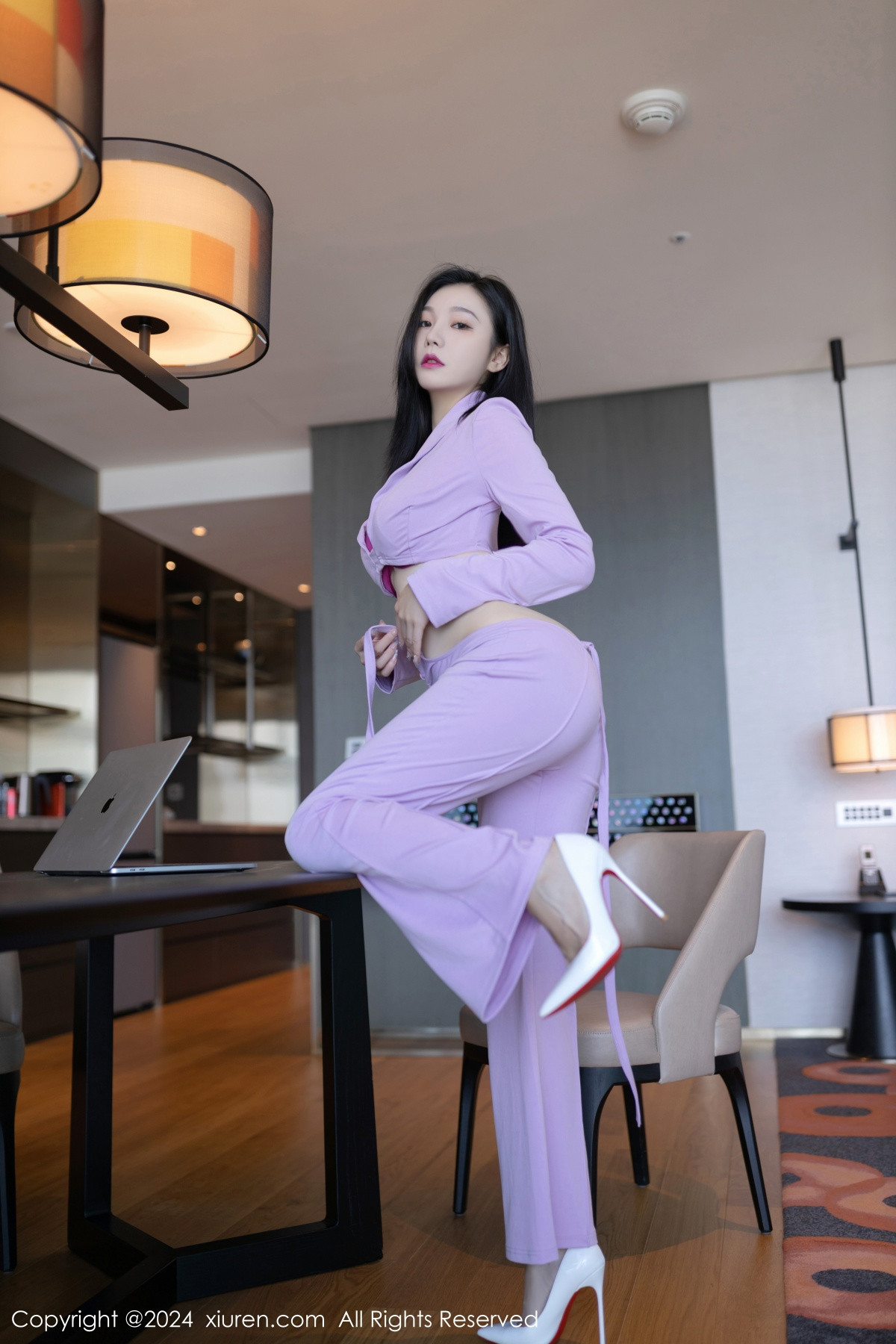 [XiuRen秀人网]No.8006_模特安然anran性感淡粉套装露紫红色内衣配白丝袜完美诱惑写真80PXiuren秀人写真高清美女套图写真下载-看套图看套图