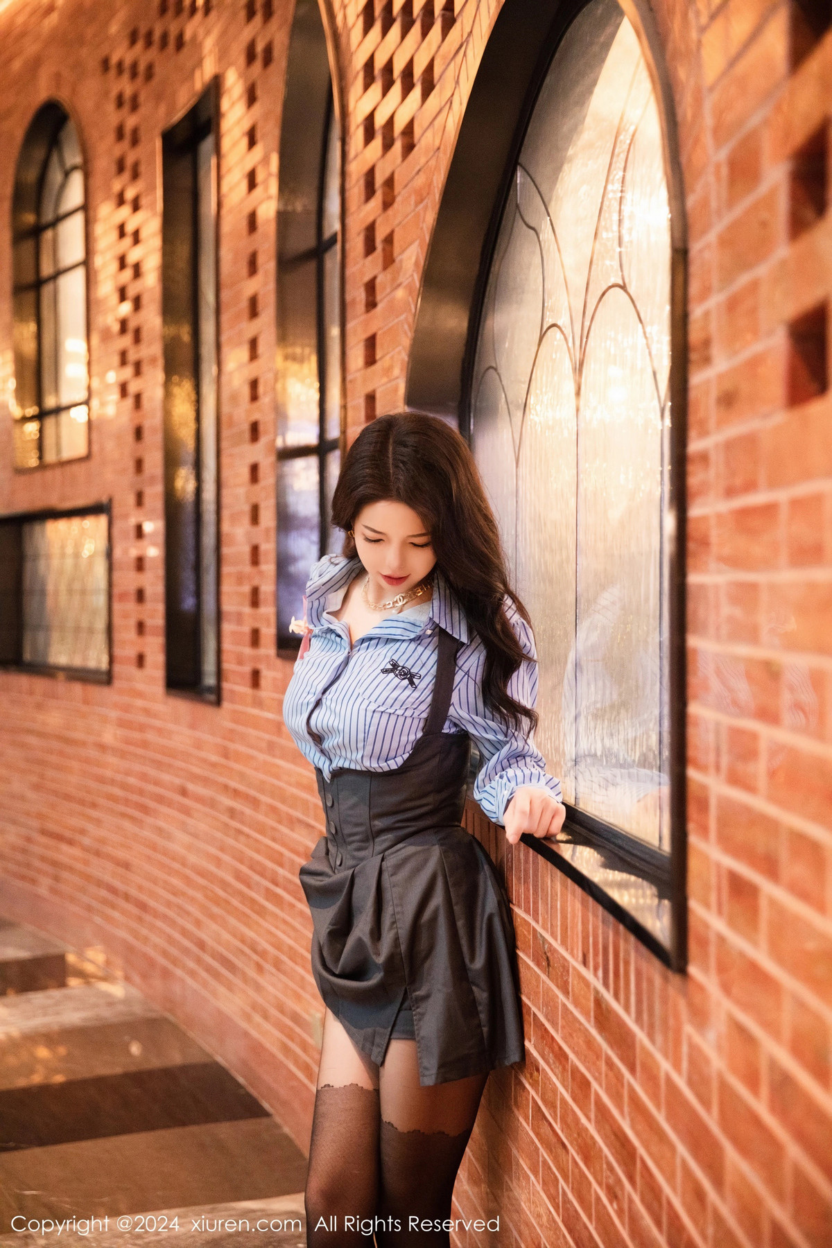 [XiuRen秀人网]No.7979_模特大美妞儿半脱露性感白色内衣配超薄黑丝秀完美身材诱惑写真82PXiuren秀人写真高清美女套图写真下载-看套图看套图