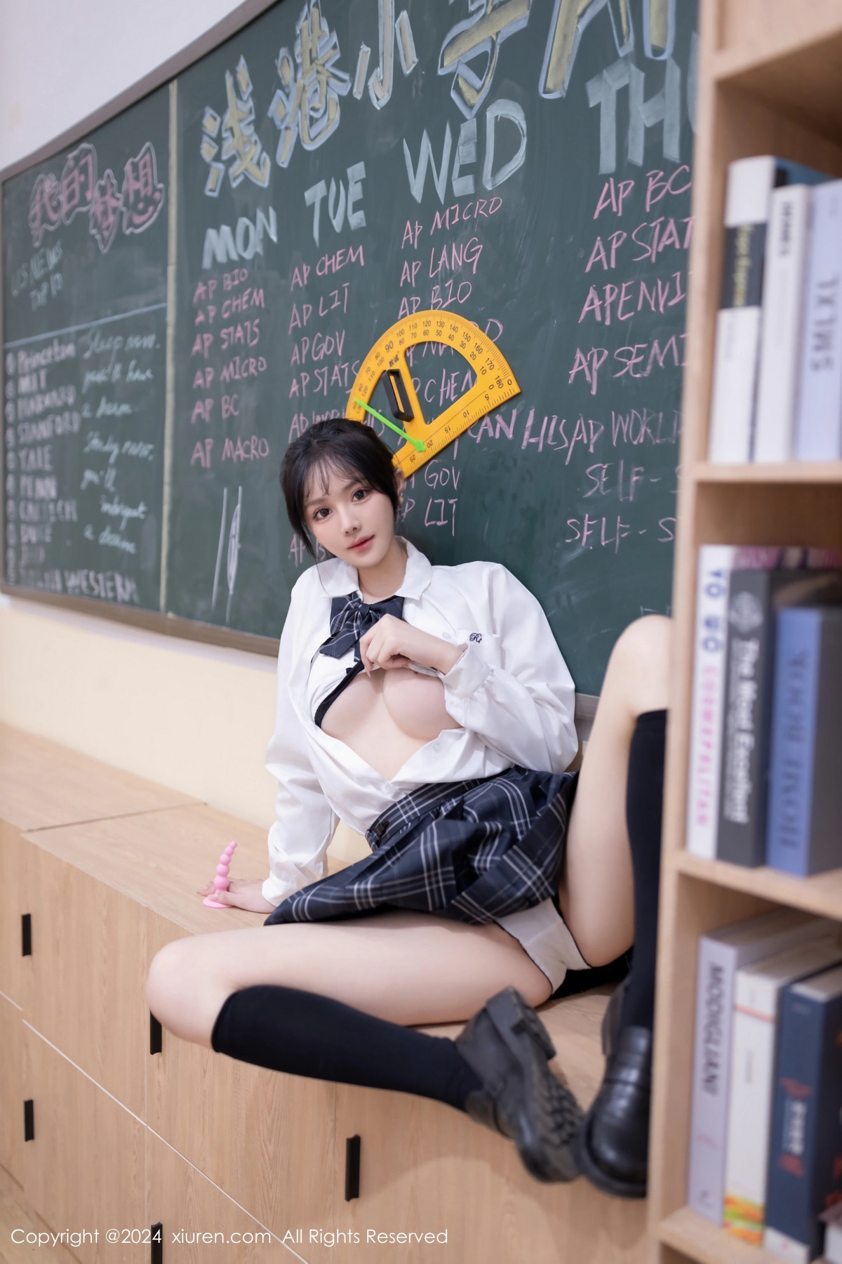 [XiuRen秀人网]No.8058_模特幼幼调教主题性感学生制服配黑丝袜秀完美身材迷人诱惑写真80PXiuren秀人写真高清美女套图写真下载-看套图看套图