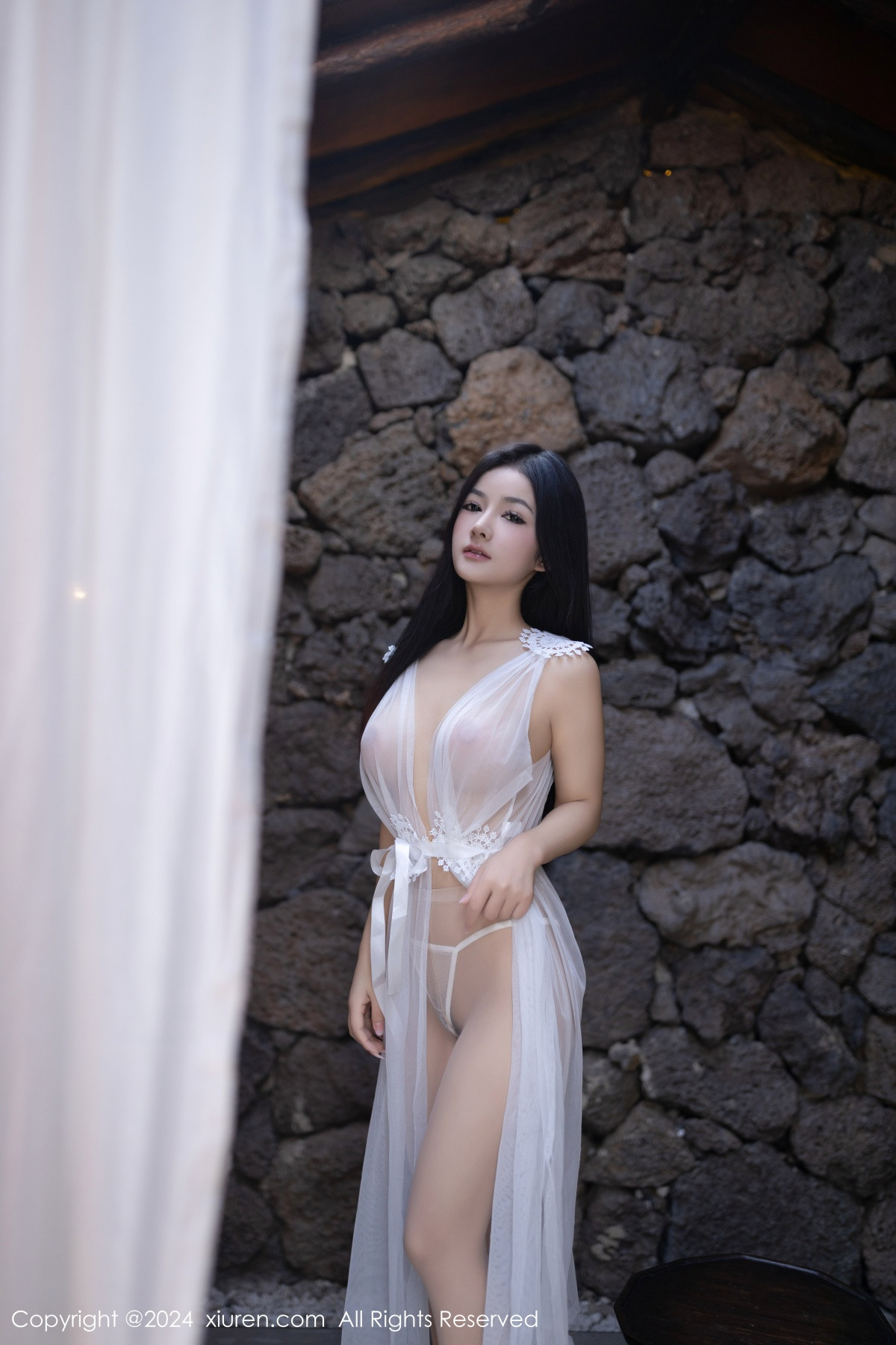 [XiuRen秀人网]No.8038_模特谭小灵性感白色轻薄连衣短裙配超薄肉丝秀惹火身段诱惑写真80PXiuren秀人写真高清美女套图写真下载-看套图看套图