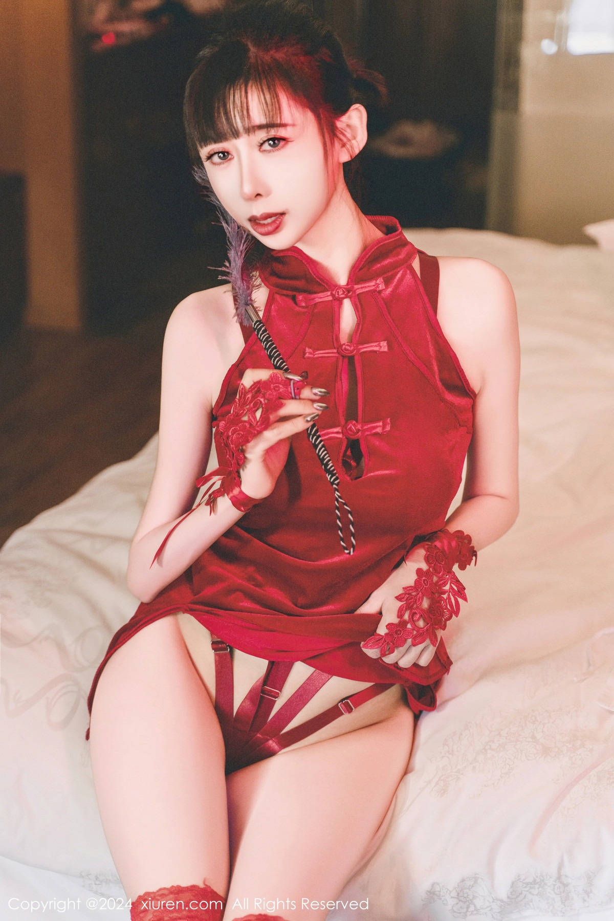 [XiuRen秀人网]No.8047_新人模特宝宝甜性感红色旗袍露红色情趣内衣配红丝袜诱惑写真64PXiuren秀人写真高清美女套图写真下载-看套图看套图