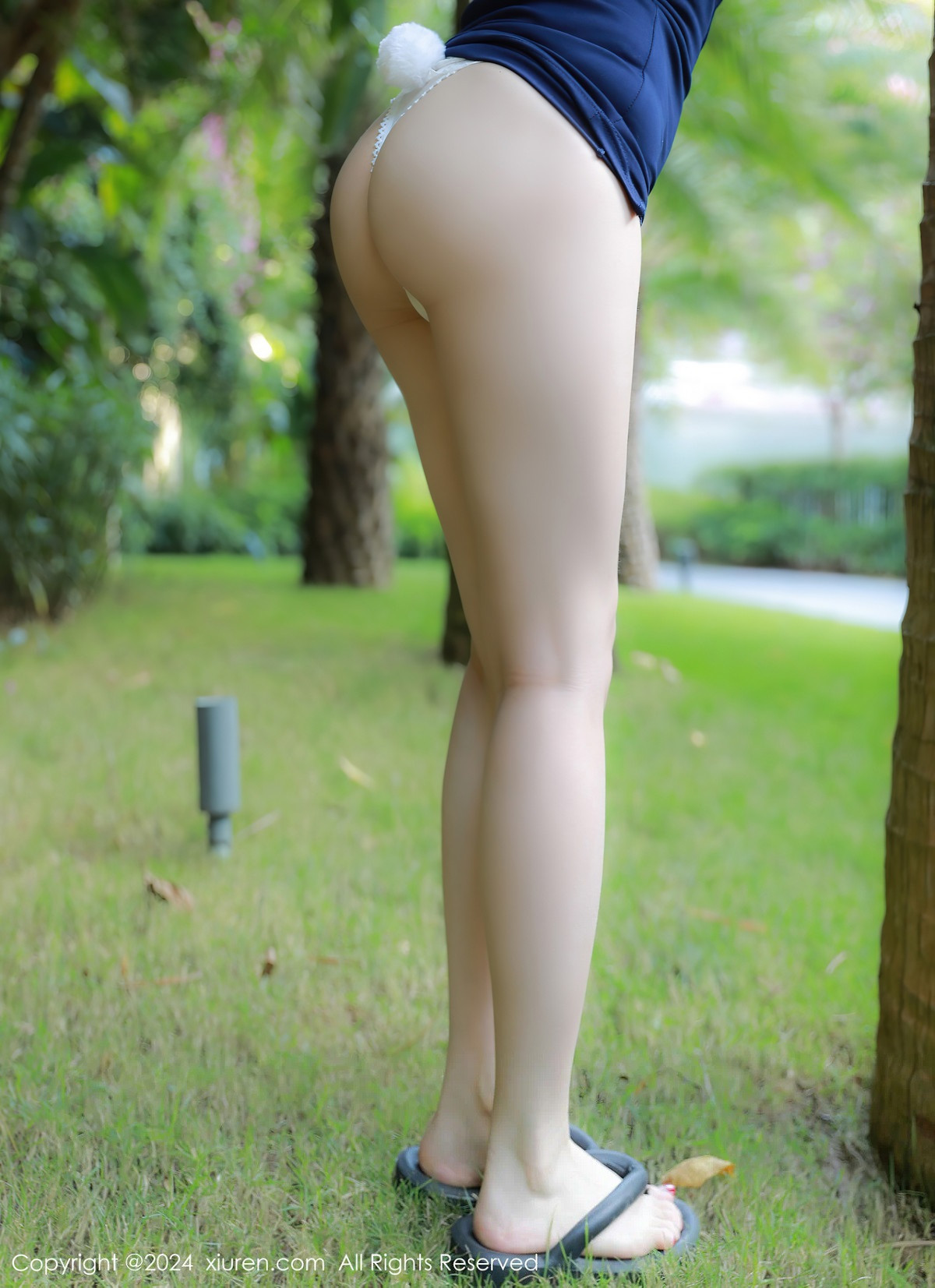 [XiuRen秀人网]No.8030_模特豆瓣酱户外场景性感轻透白色上衣秀丰满身材撩人诱惑写真82PXiuren秀人写真高清美女套图写真下载-看套图看套图