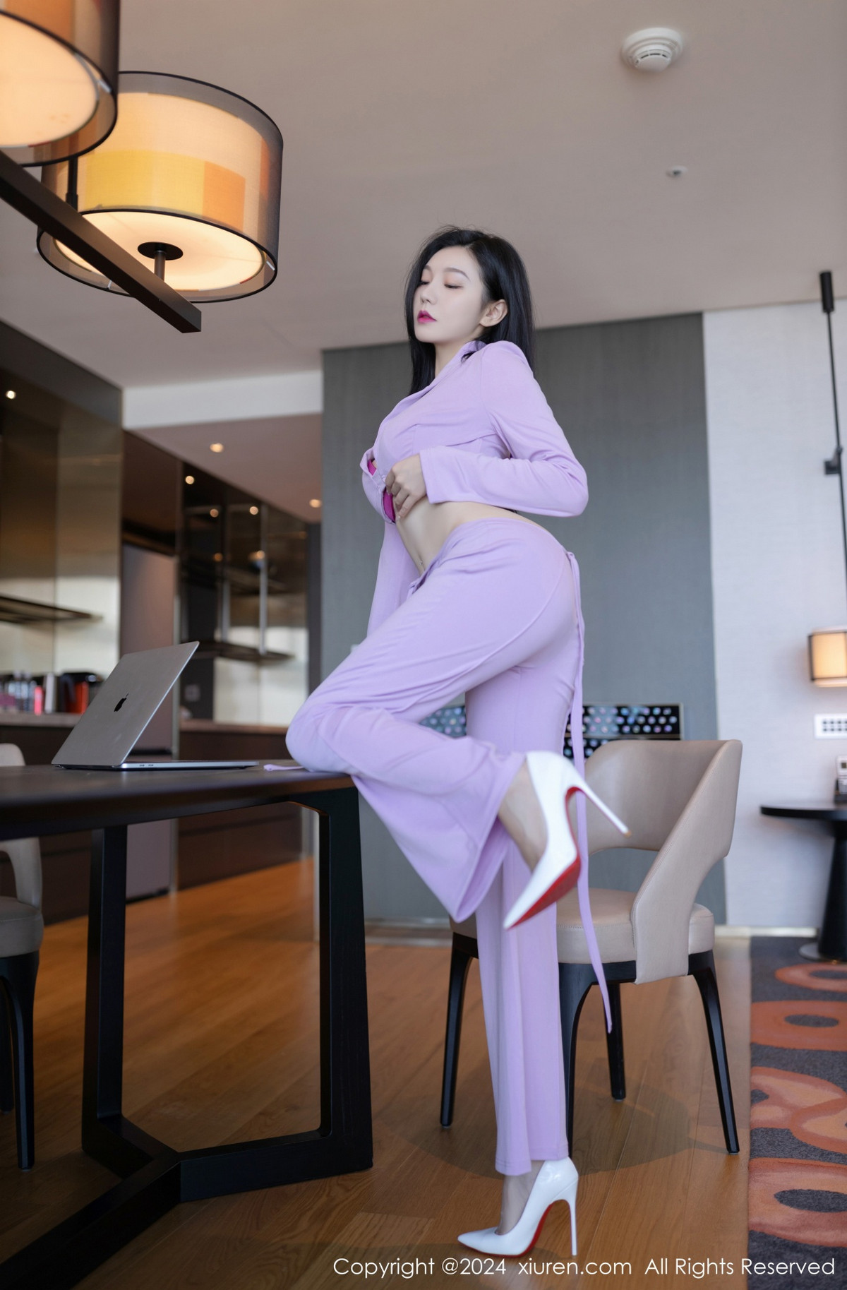 [XiuRen秀人网]No.8006_模特安然anran性感淡粉套装露紫红色内衣配白丝袜完美诱惑写真80PXiuren秀人写真高清美女套图写真下载-看套图看套图