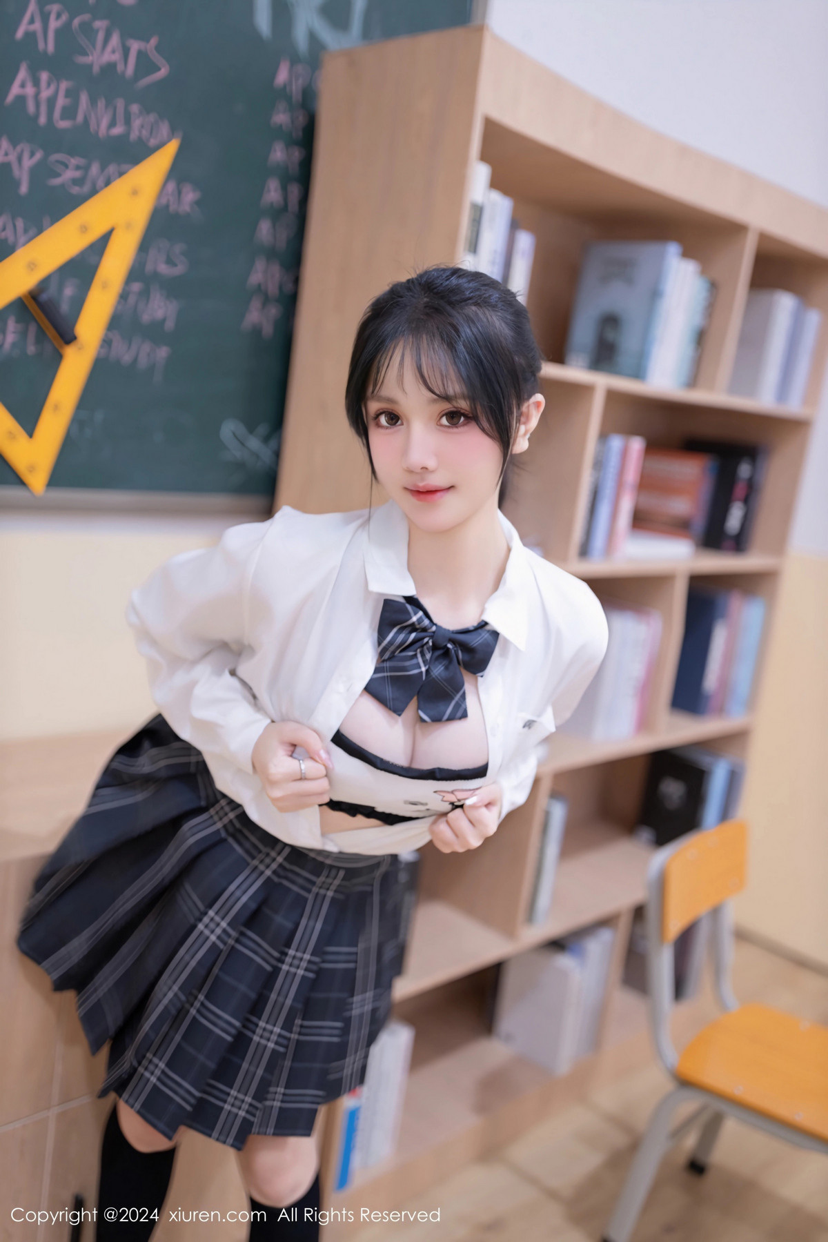 [XiuRen秀人网]No.8058_模特幼幼调教主题性感学生制服配黑丝袜秀完美身材迷人诱惑写真80PXiuren秀人写真高清美女套图写真下载-看套图看套图