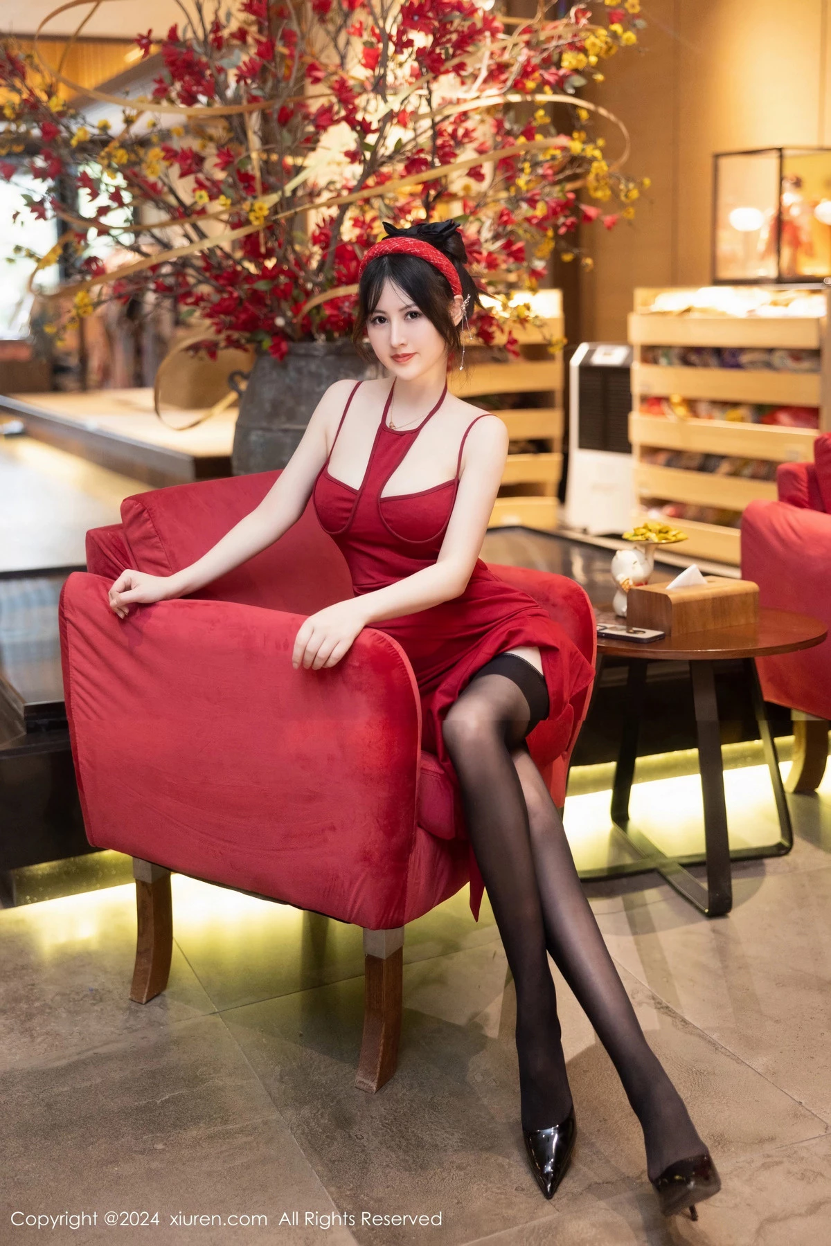 [XiuRen秀人网]No.8078_模特诗诗kiki新年主题性感红色情趣短裙配黑丝吊袜迷人诱惑写真78PXiuren秀人写真高清美女套图写真下载-看套图看套图