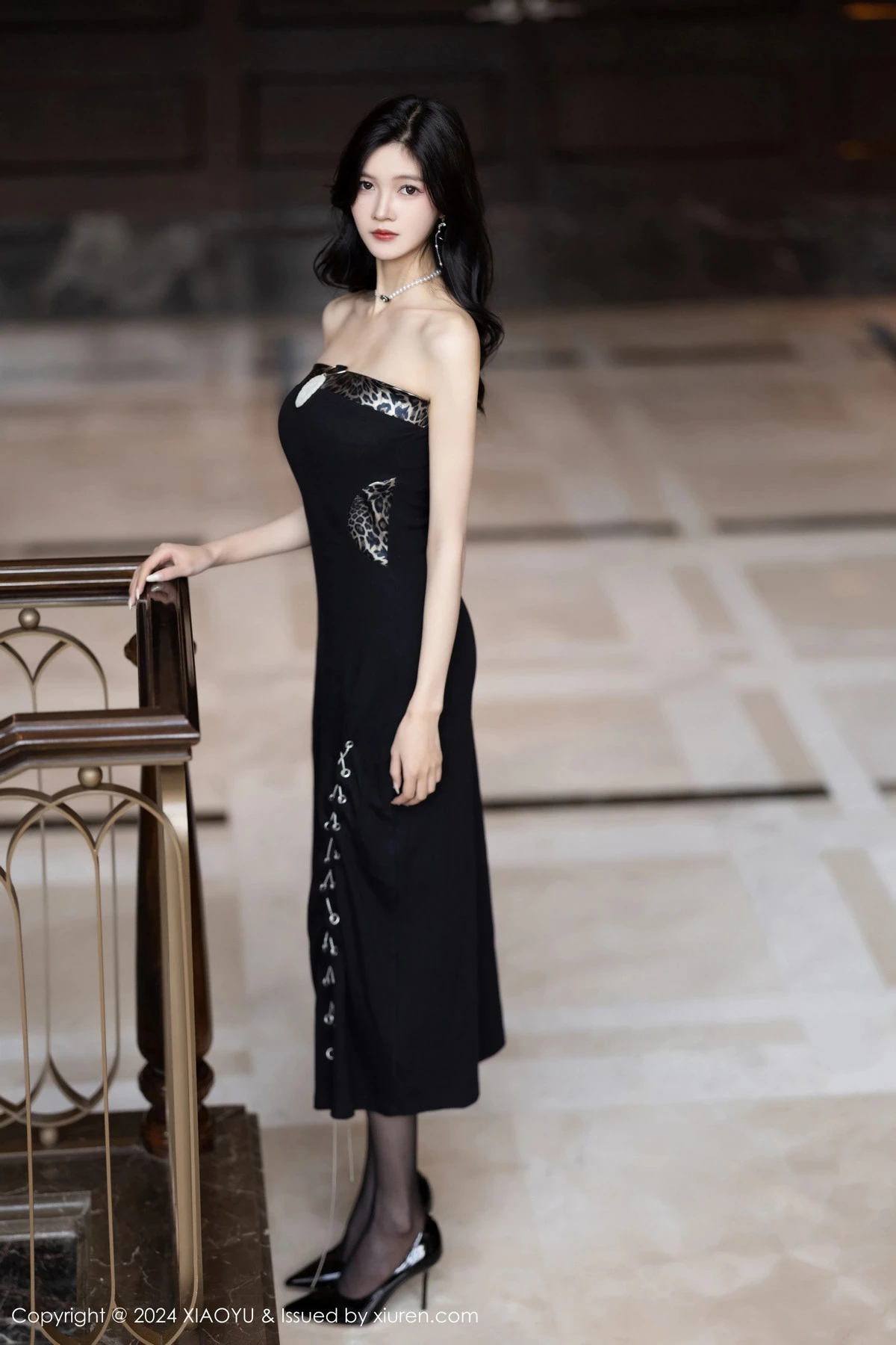 [XiaoYu画语界]Vol.1201_模特程程程白色吊带长裙+性感黑色服饰秀曼妙身姿迷人诱惑写真81PXiuren秀人写真高清美女套图写真下载-看套图看套图