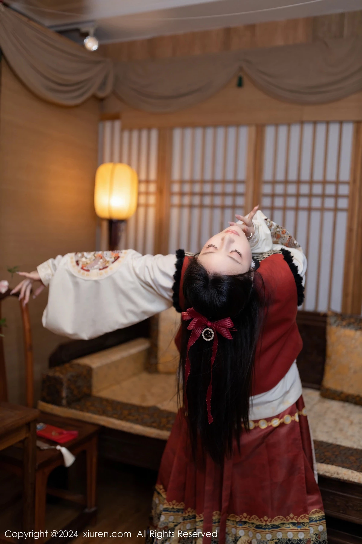 [XiuRen秀人网]No.8095_模特鱼子酱Fish贺新春主题红色服饰露红布兜秀曼妙身姿诱惑写真80PXiuren秀人写真高清美女套图写真下载-看套图看套图