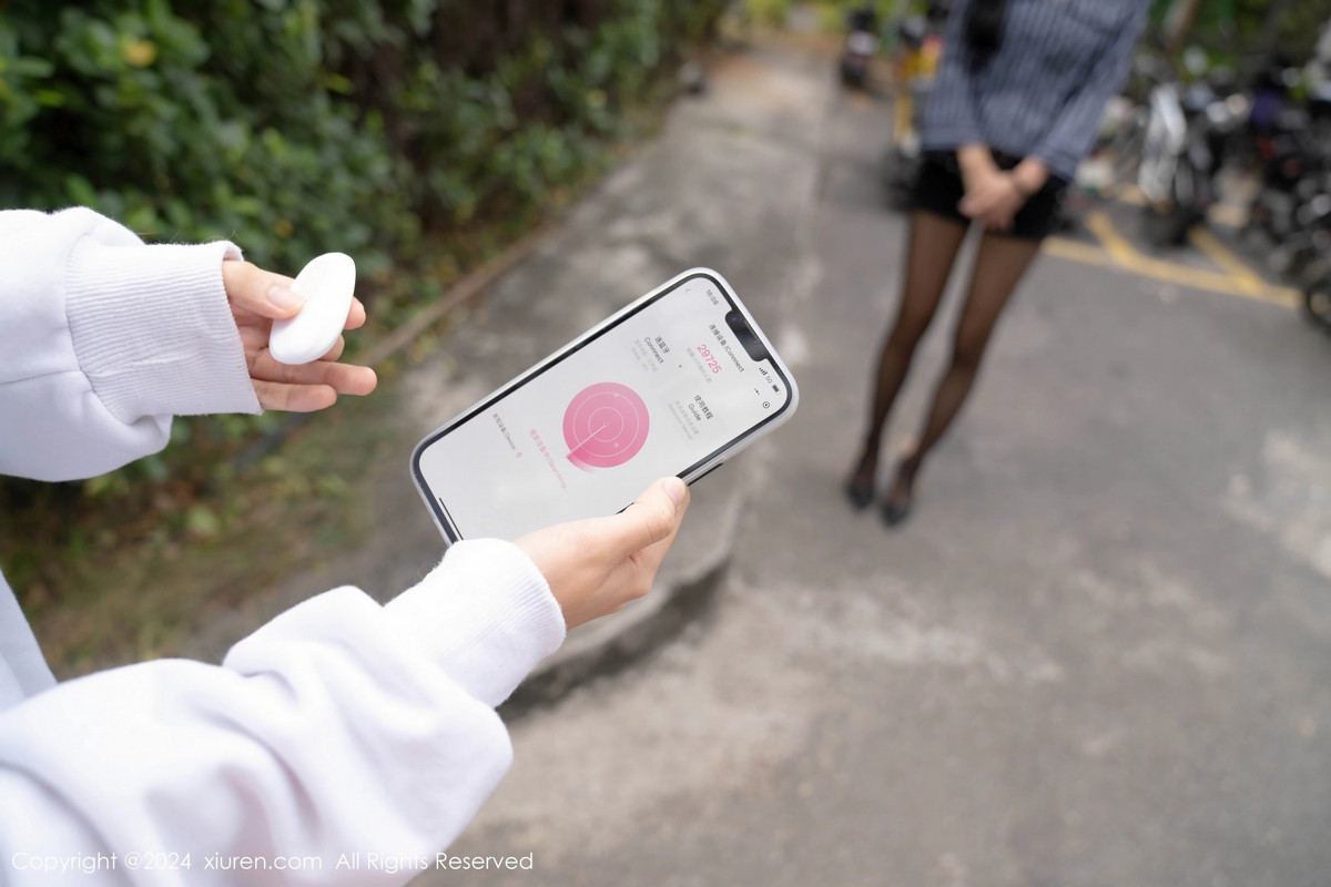 [XiuRen秀人网]No.8011_模特浅浅Danny黑色条纹衬衫配短裙露性感黑色情趣内衣诱惑写真70PXiuren秀人写真高清美女套图写真下载-看套图看套图