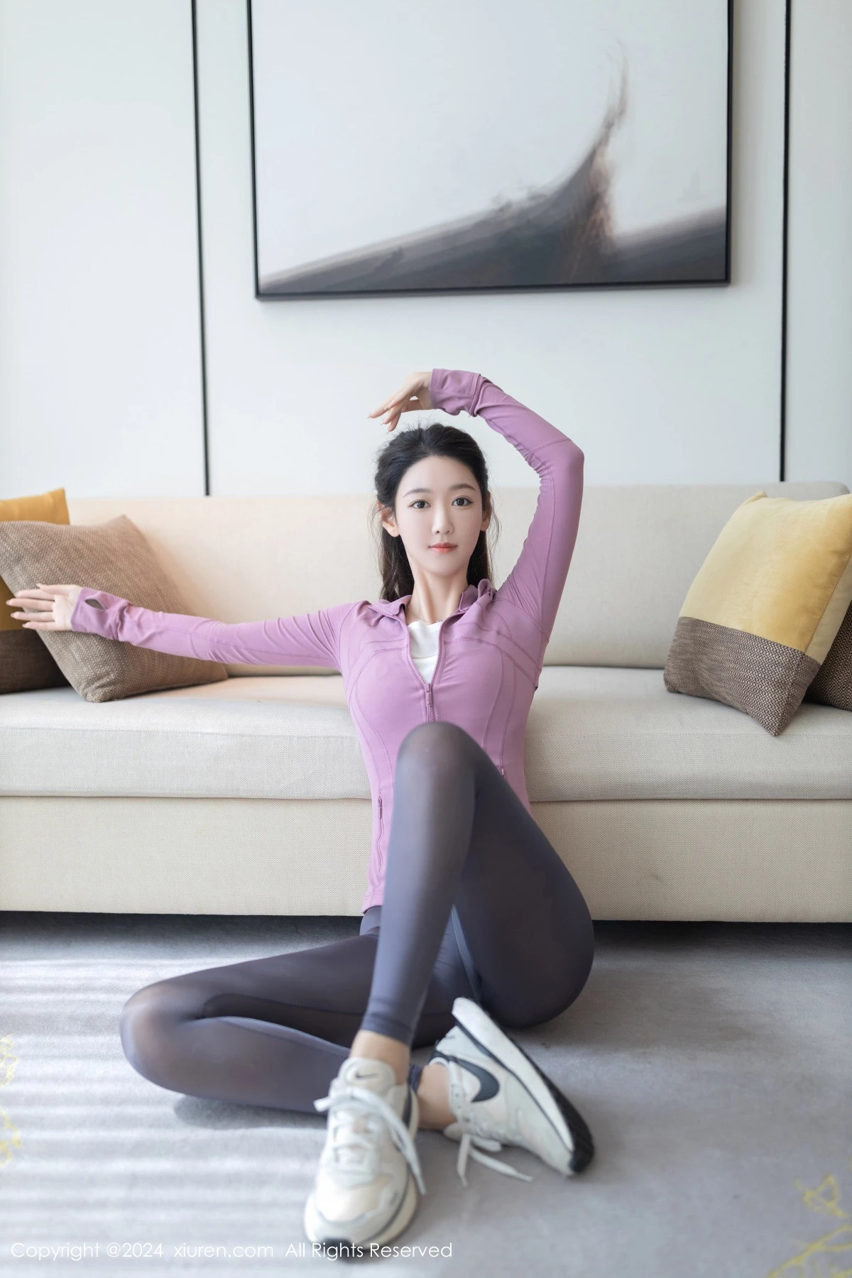 [XiuRen秀人网]No.8212_模特唐安琪紫色上衣配灰色瑜伽裤露超薄黑丝秀曼妙身姿诱惑写真81PXiuren秀人写真高清美女套图写真下载-看套图看套图