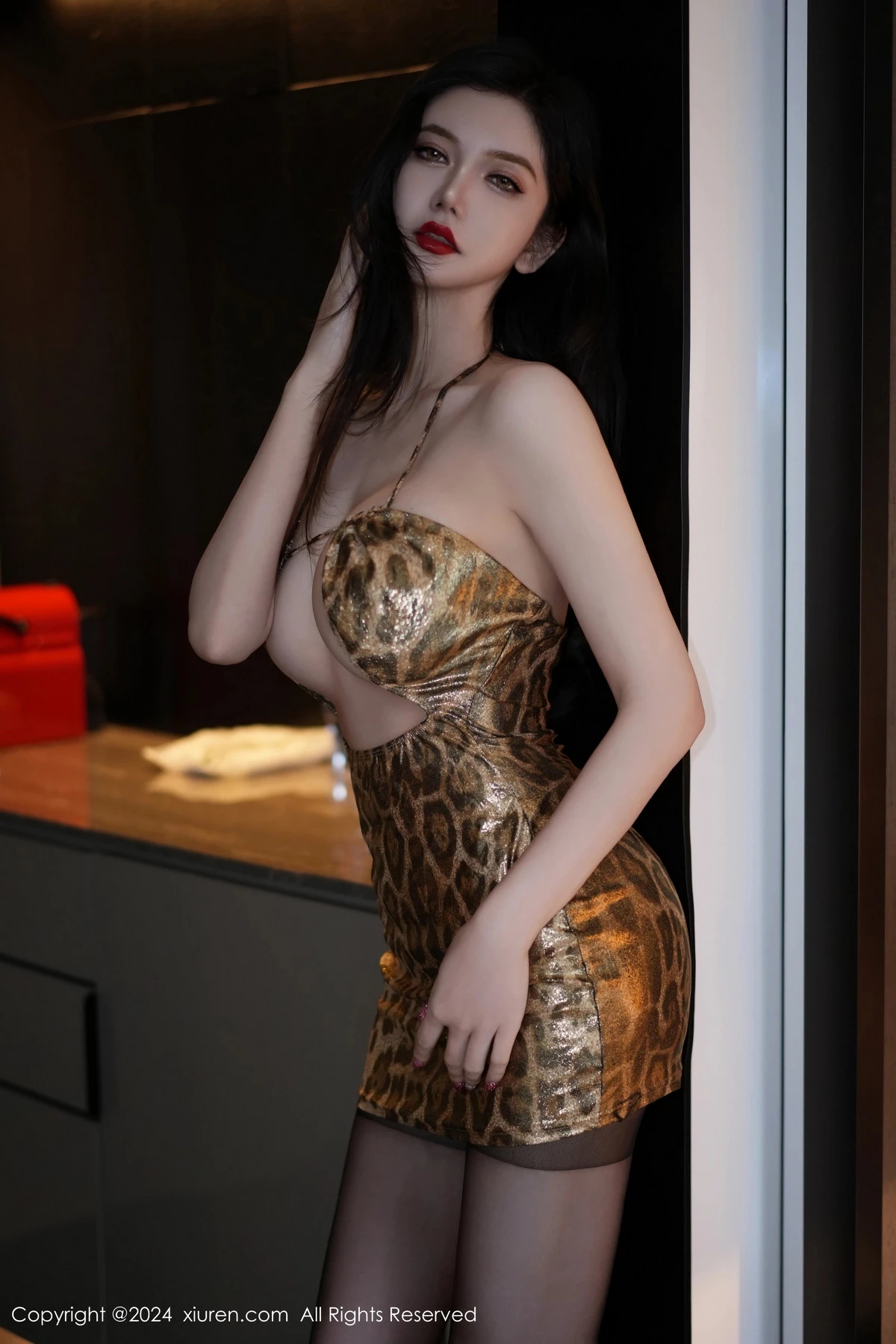 [XiuRen秀人网]No.8224_女神心妍小公主私房性感豹纹短裙配超薄黑丝秀丰满身材诱惑写真59PXiuren秀人写真高清美女套图写真下载-看套图看套图