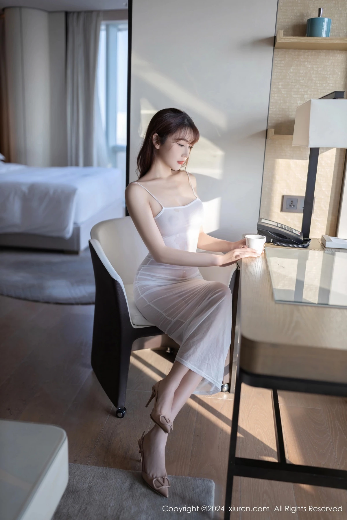 [XiuRen秀人网]No.8131_模特陆萱萱性感白色轻透吊带长裙真空秀惹火身材极致诱惑写真80PXiuren秀人写真高清美女套图写真下载-看套图看套图