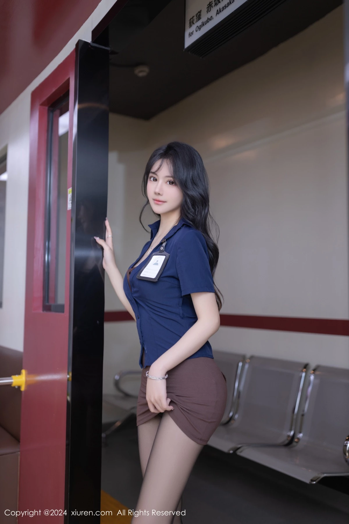 [XiuRen秀人网]No.8167_模特幼幼蓝色上衣配咖啡色短裙露黑色内衣超薄黑丝极致魅惑写真81PXiuren秀人写真高清美女套图写真下载-看套图看套图