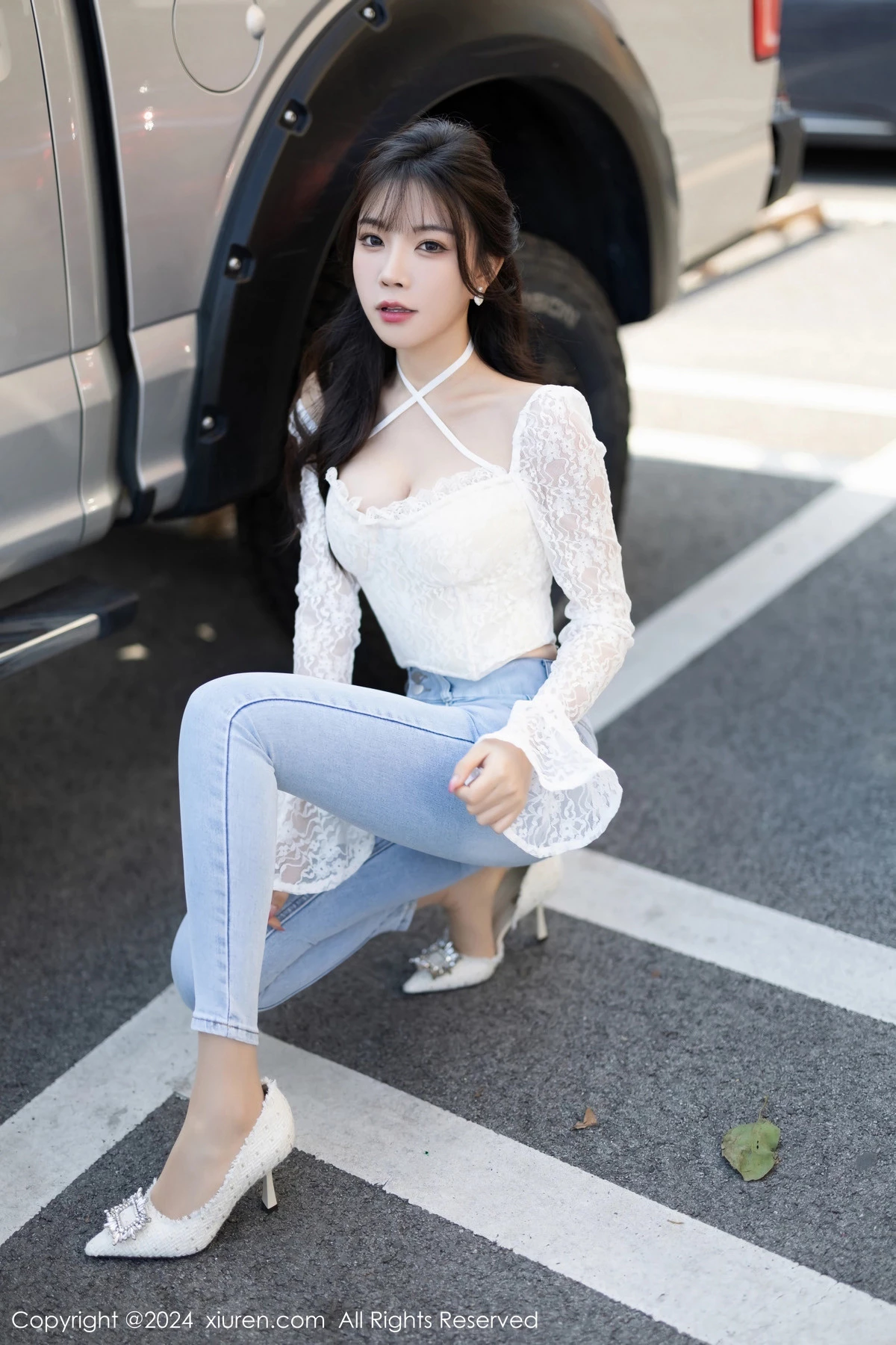 [XiuRen秀人网]No.8147_女神徐莉芝Booty白色上衣配牛仔裤+黑色薄纱服秀曼妙身姿写真87PXiuren秀人写真高清美女套图写真下载-看套图看套图