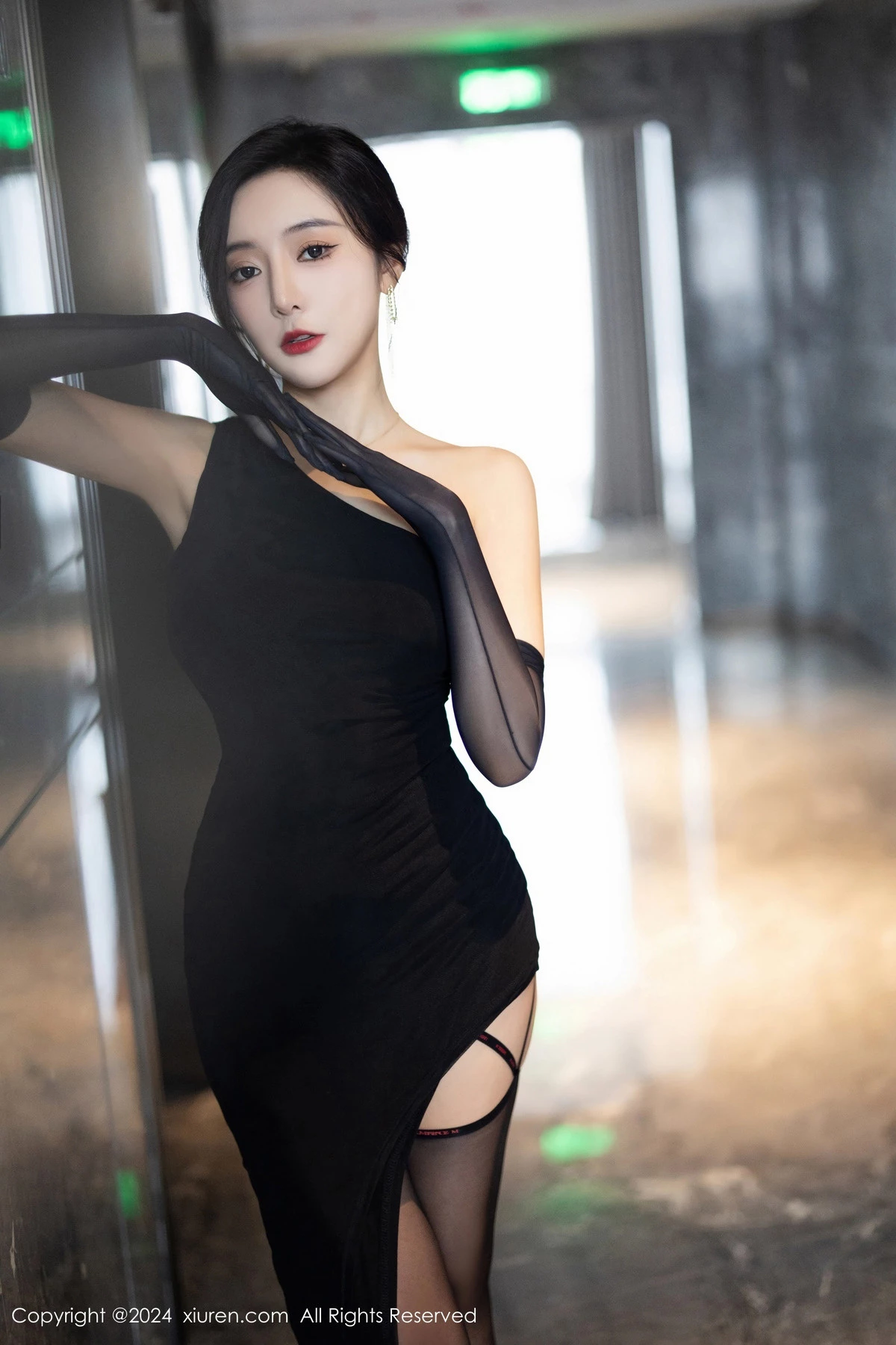 [XiuRen秀人网]No.8194_女神王馨瑶yanni黑色连衣长裙+黑色轻透情趣服饰惹火诱惑写真82PXiuren秀人写真高清美女套图写真下载-看套图看套图