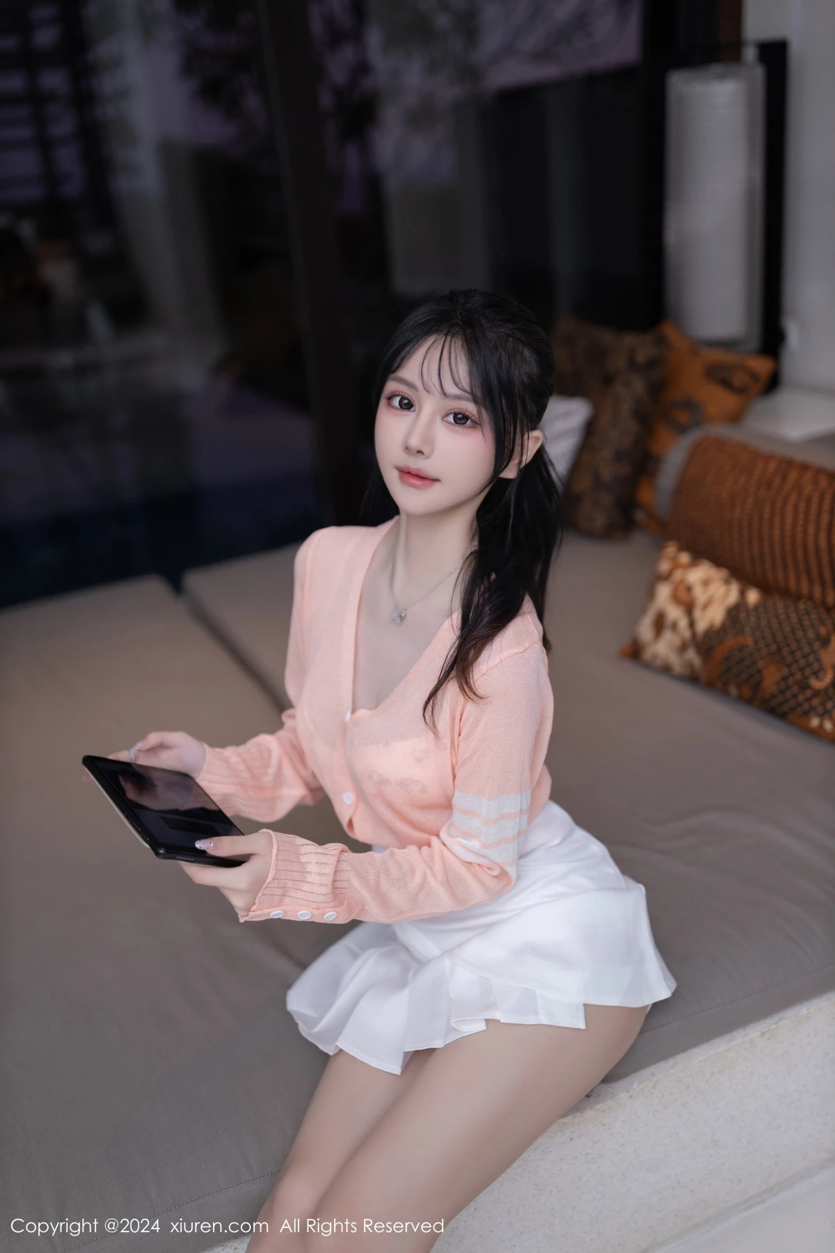 [XiuRen秀人网]No.8138_模特幼幼粉色上衣配白短裙露性感浅花色内衣秀曼妙身姿诱惑写真80PXiuren秀人写真高清美女套图写真下载-看套图看套图